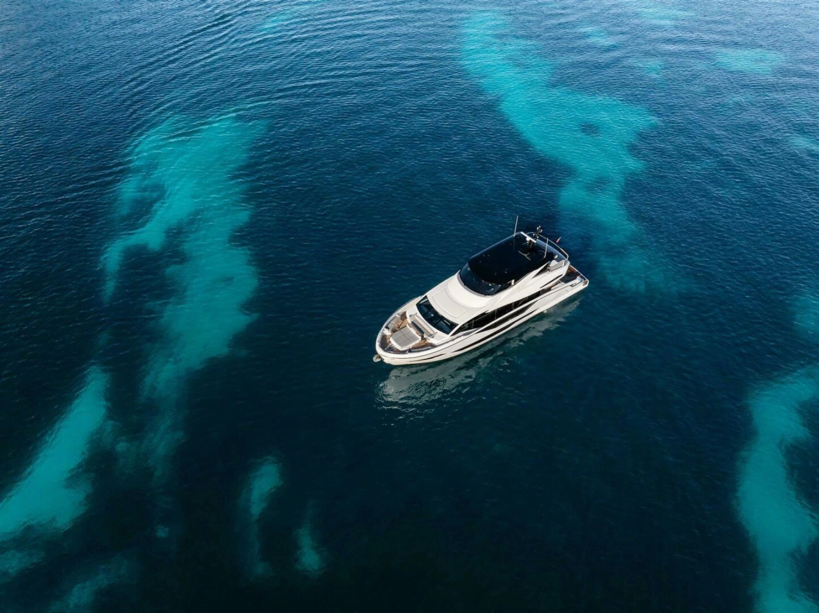 90 OCEAN ENCLOSED 90ft Sunseeker Yacht For Sale