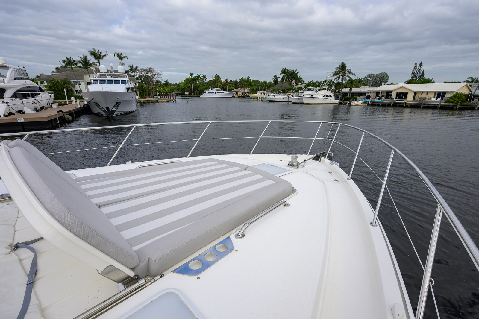 2019 Riviera 5400 Sport Yacht