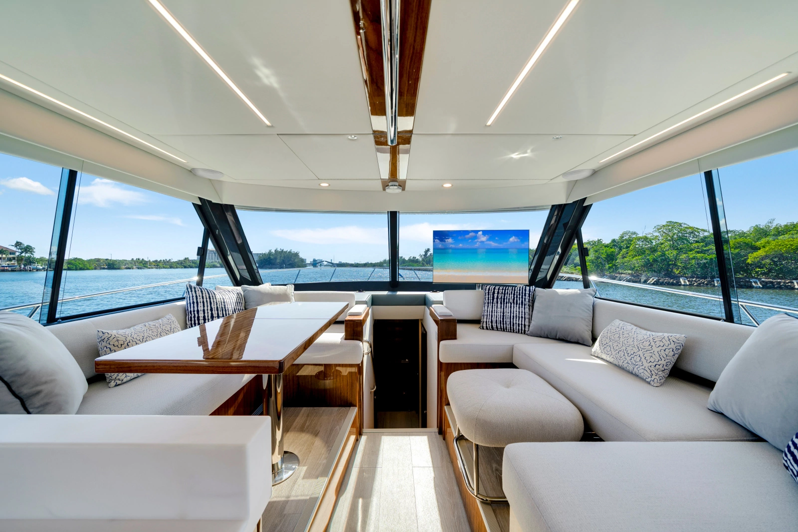 50 SPORTS MOTOR YACHT 50ft Riviera Yacht For Sale