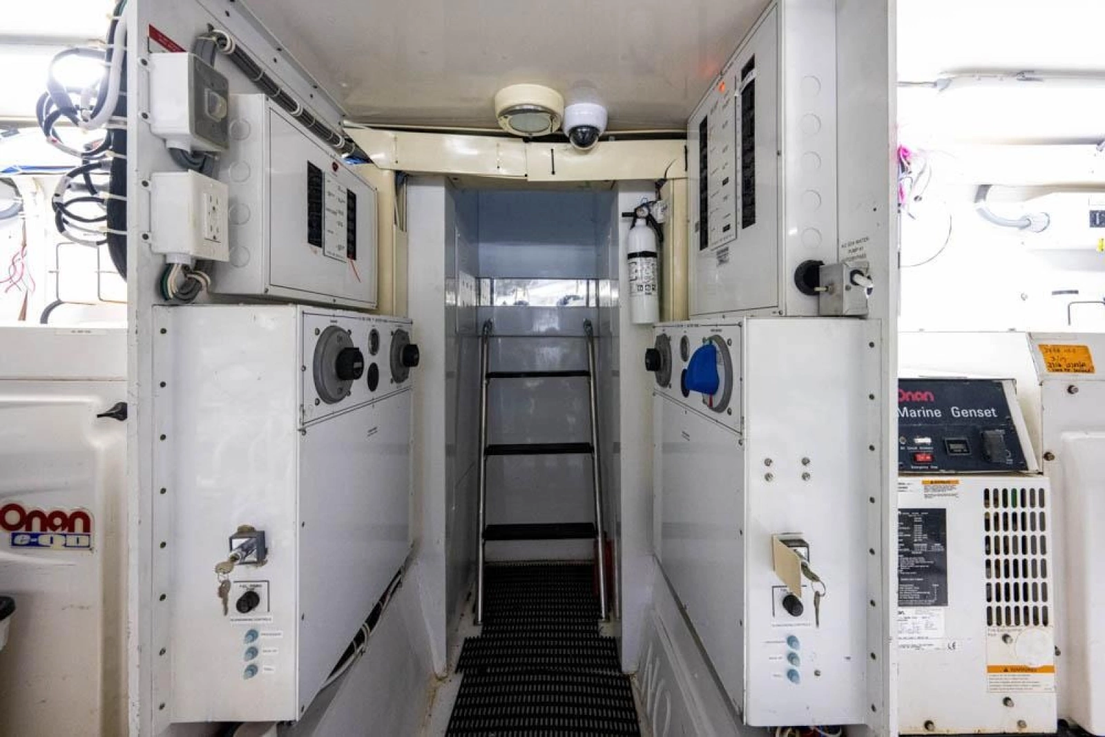 2004 Hatteras Enclosed Bridge