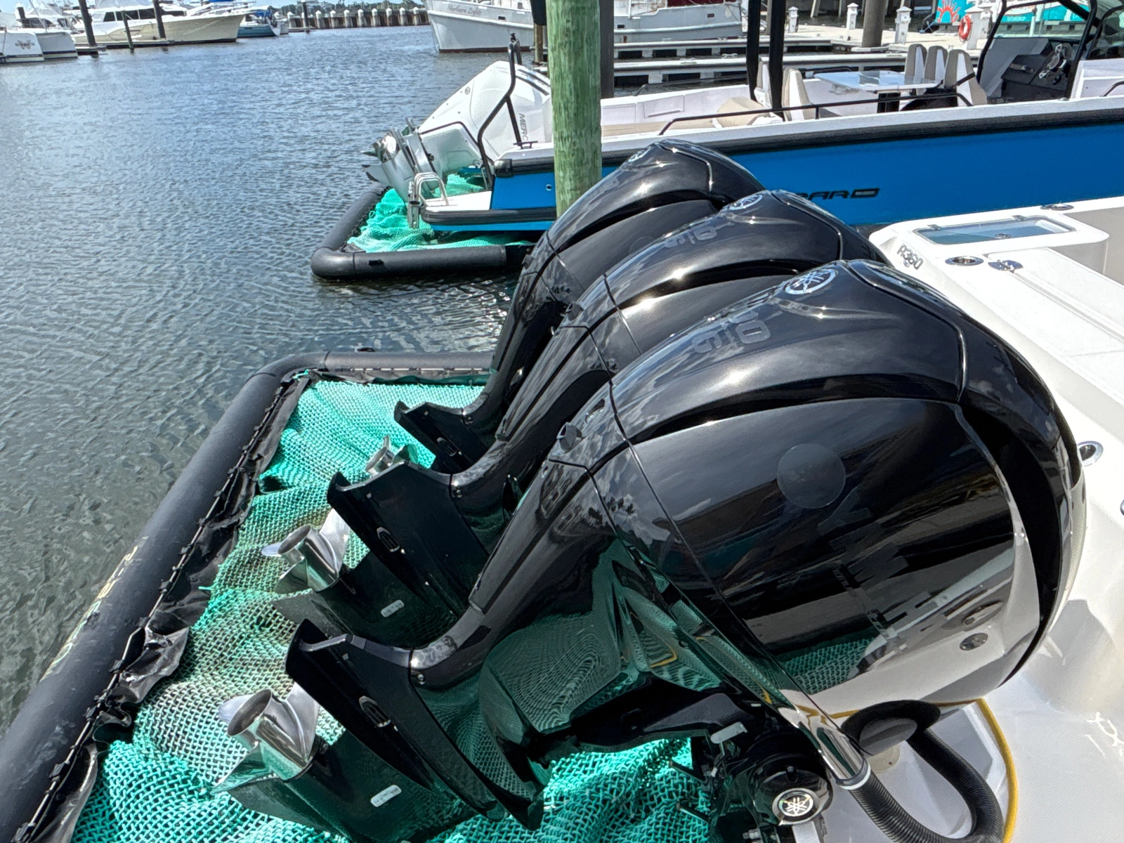 2022 Robalo R360