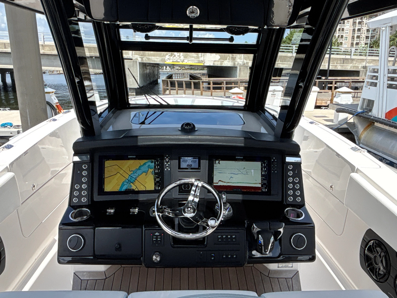 2022 Robalo R360