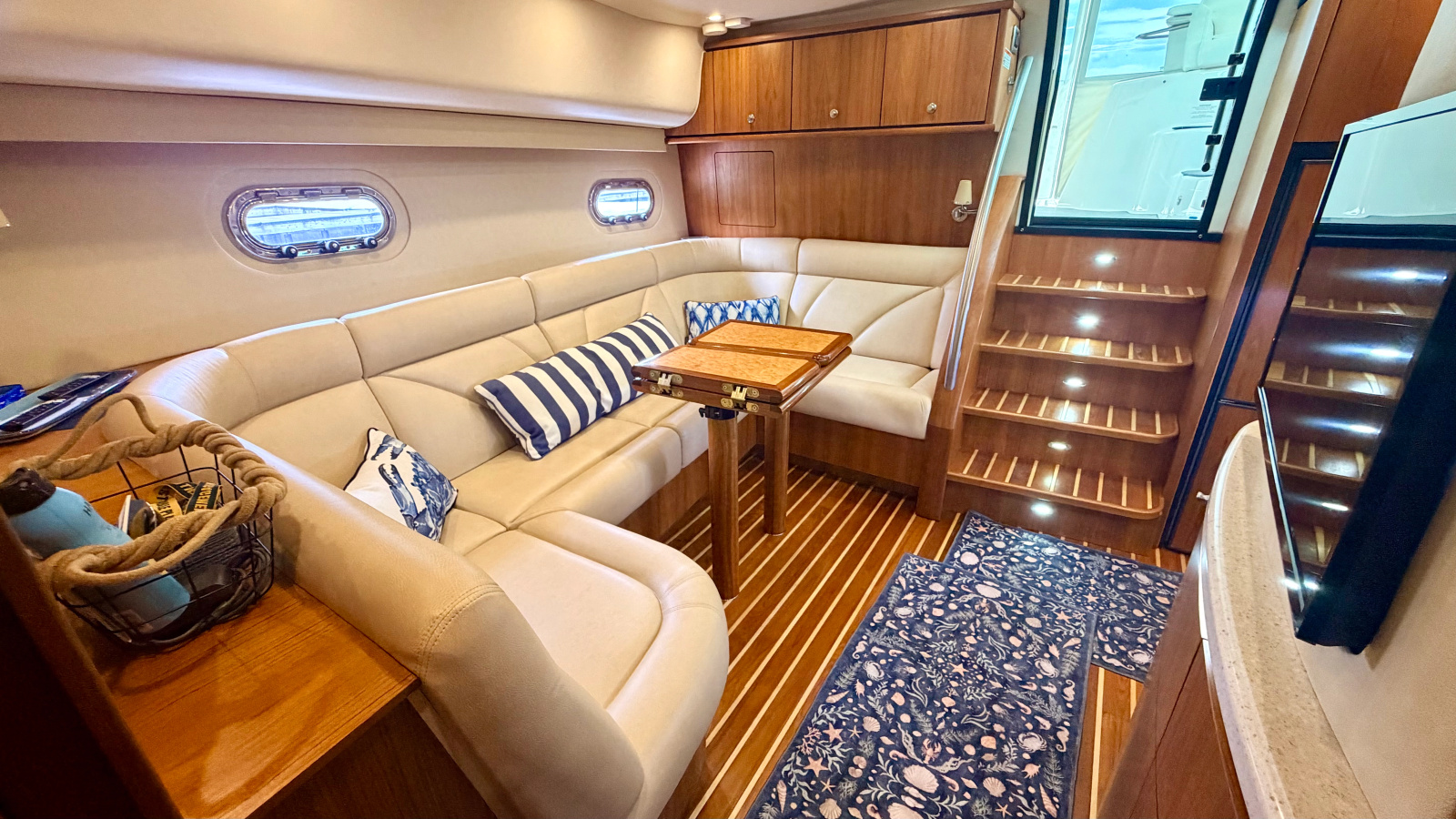 2009 Tiara Yachts 4300 Sovran