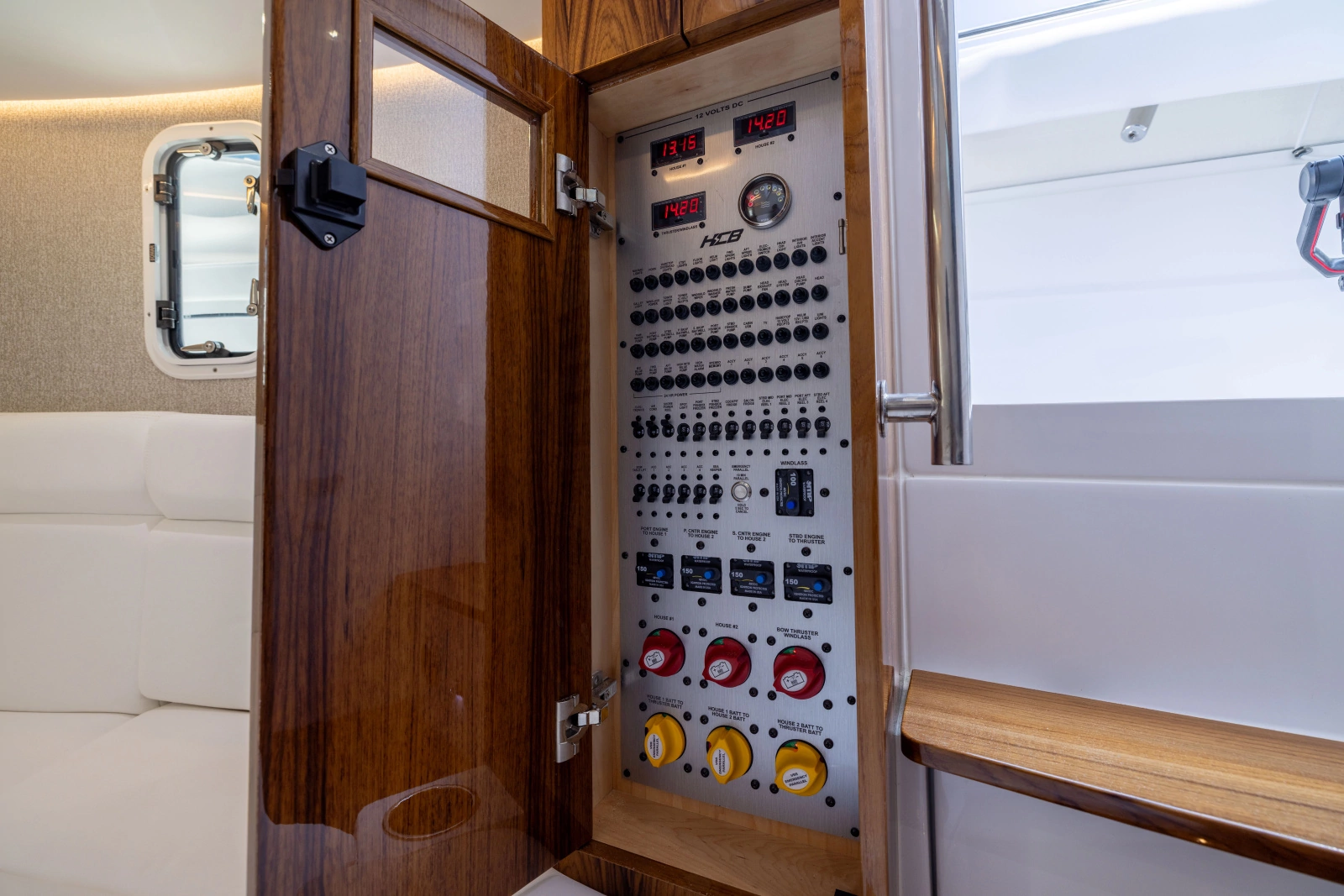 42ft HCB Yacht For Sale