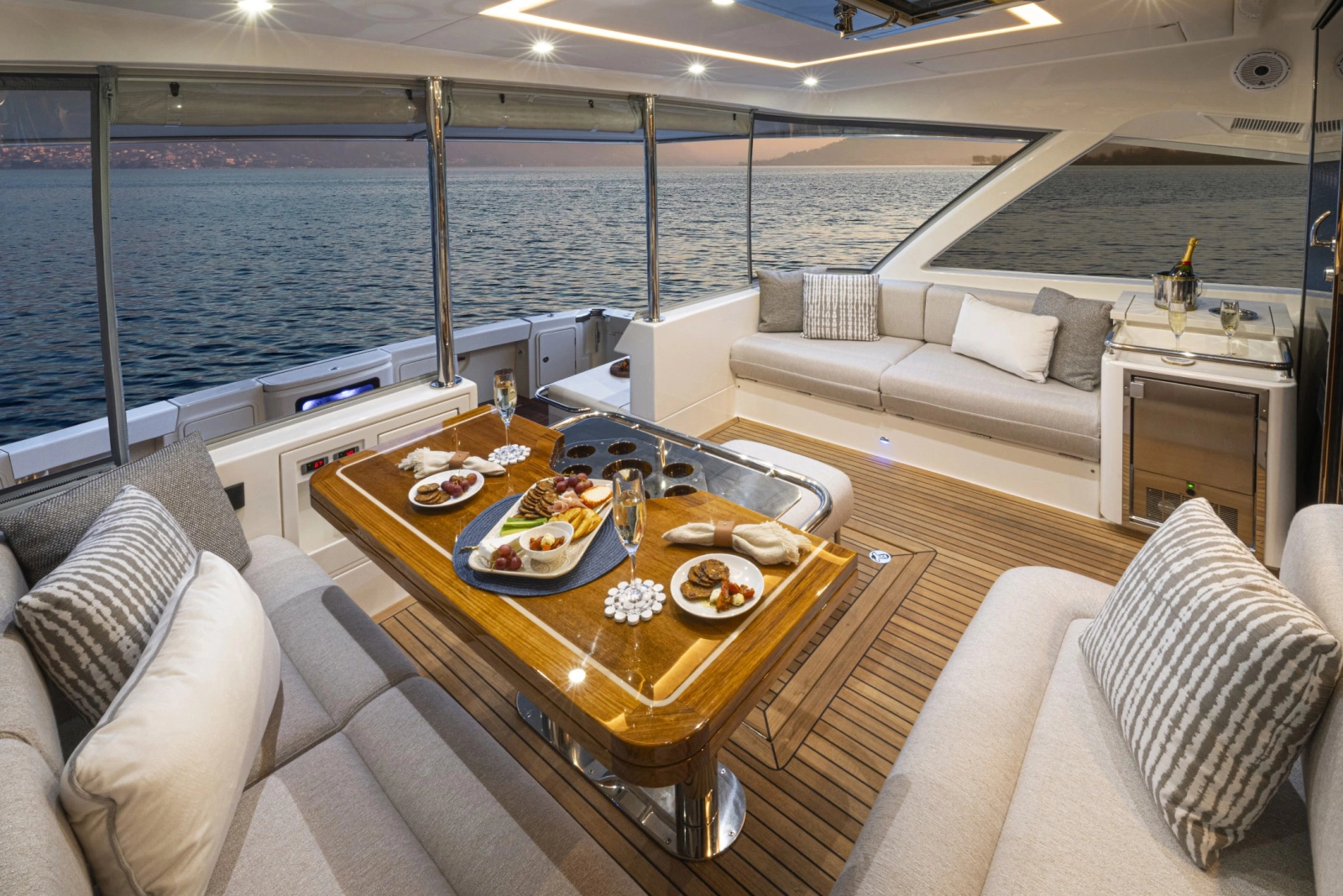 64 Sports Motor Yacht 64ft Riviera Yacht For Sale