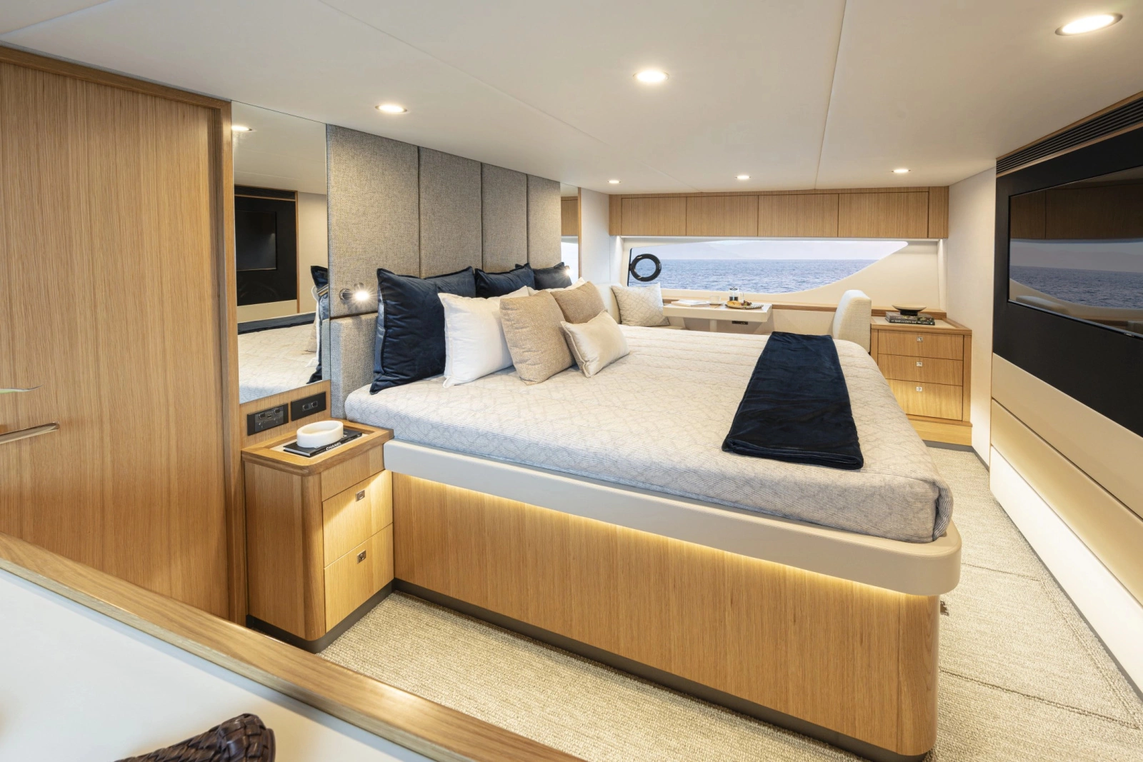 585 SUV 58ft Riviera Yacht For Sale
