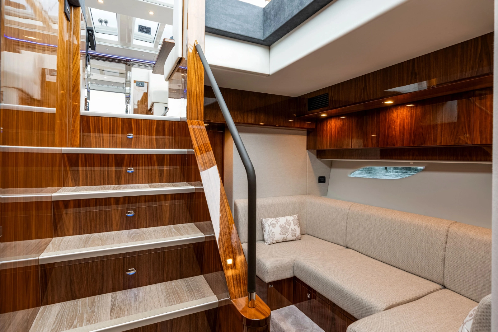 6000 SPORT YACHT 60ft Riviera Yacht For Sale
