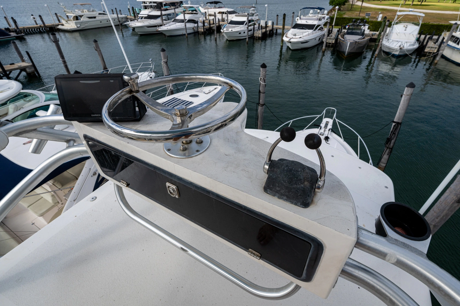 2001 Bertram 390