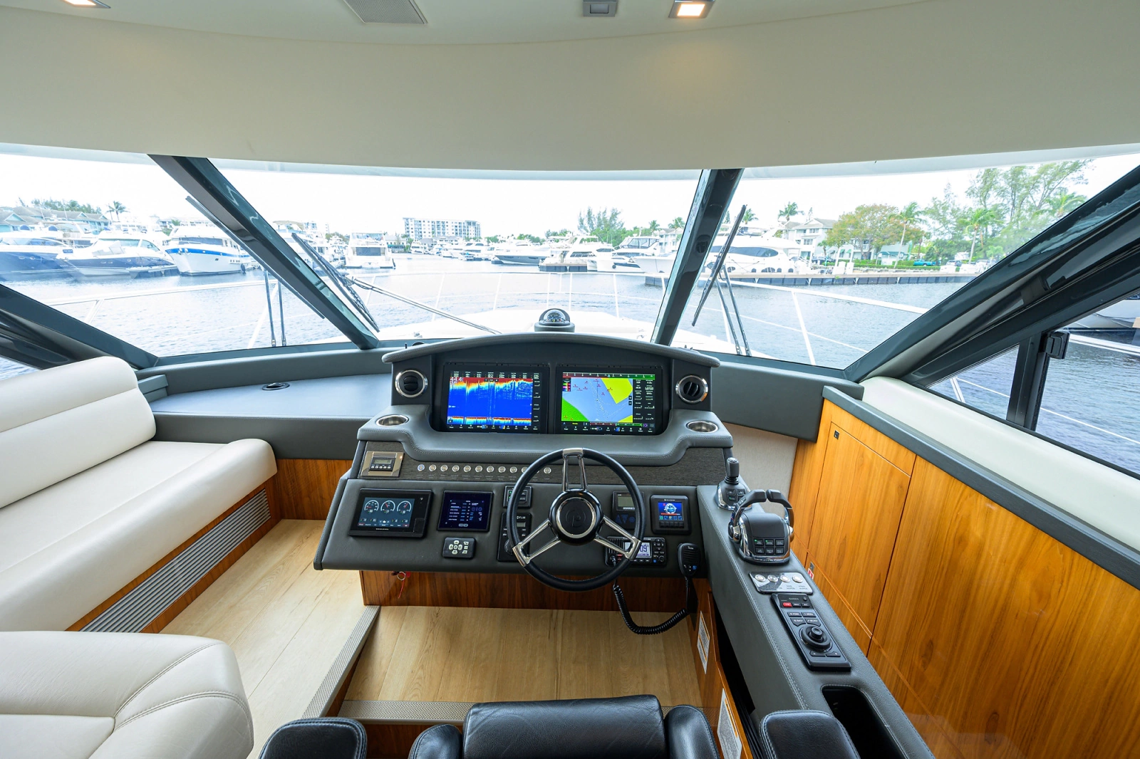 2019 Riviera 5400 Sport Yacht