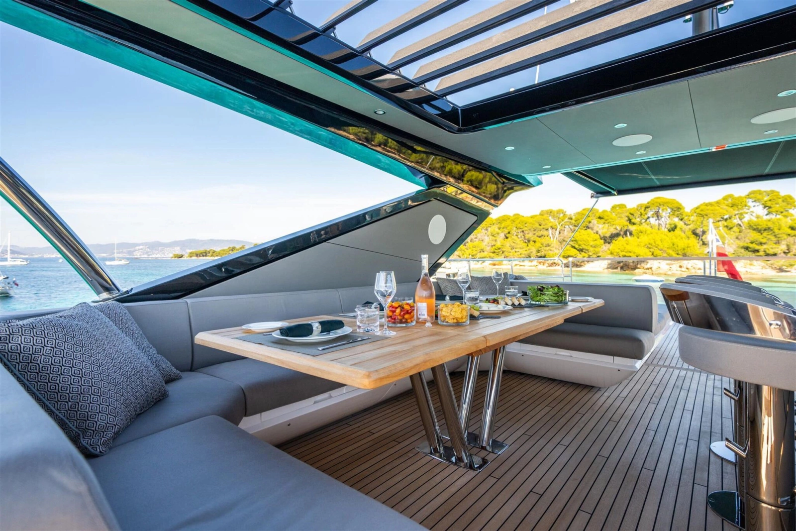 88 YACHT 88ft Sunseeker Yacht For Sale