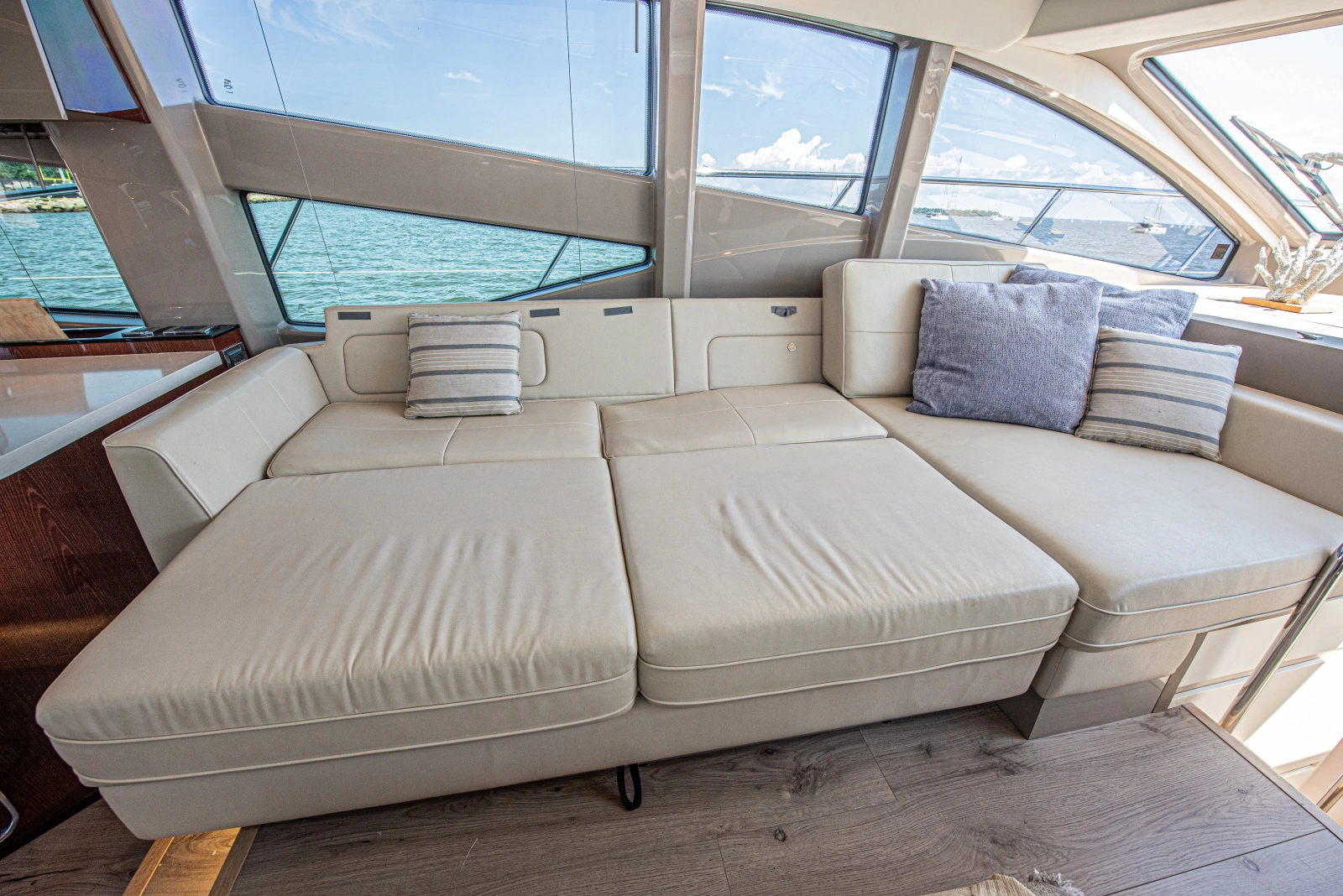 2018 Sea Ray L550