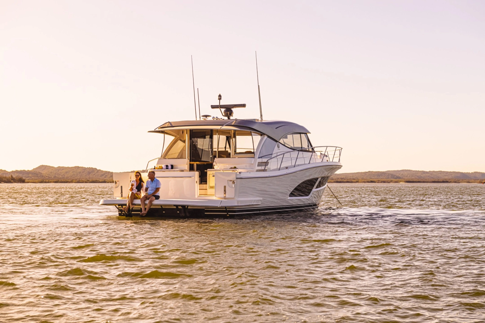 465 SUV 46ft Riviera Yacht For Sale