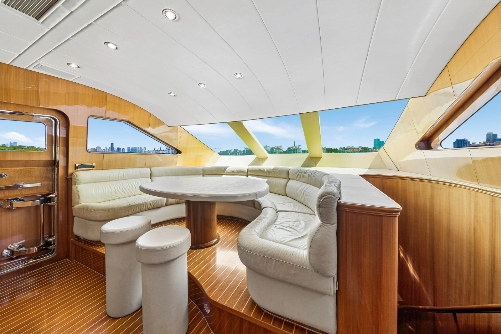 2006 Horizon 82 Skylounge