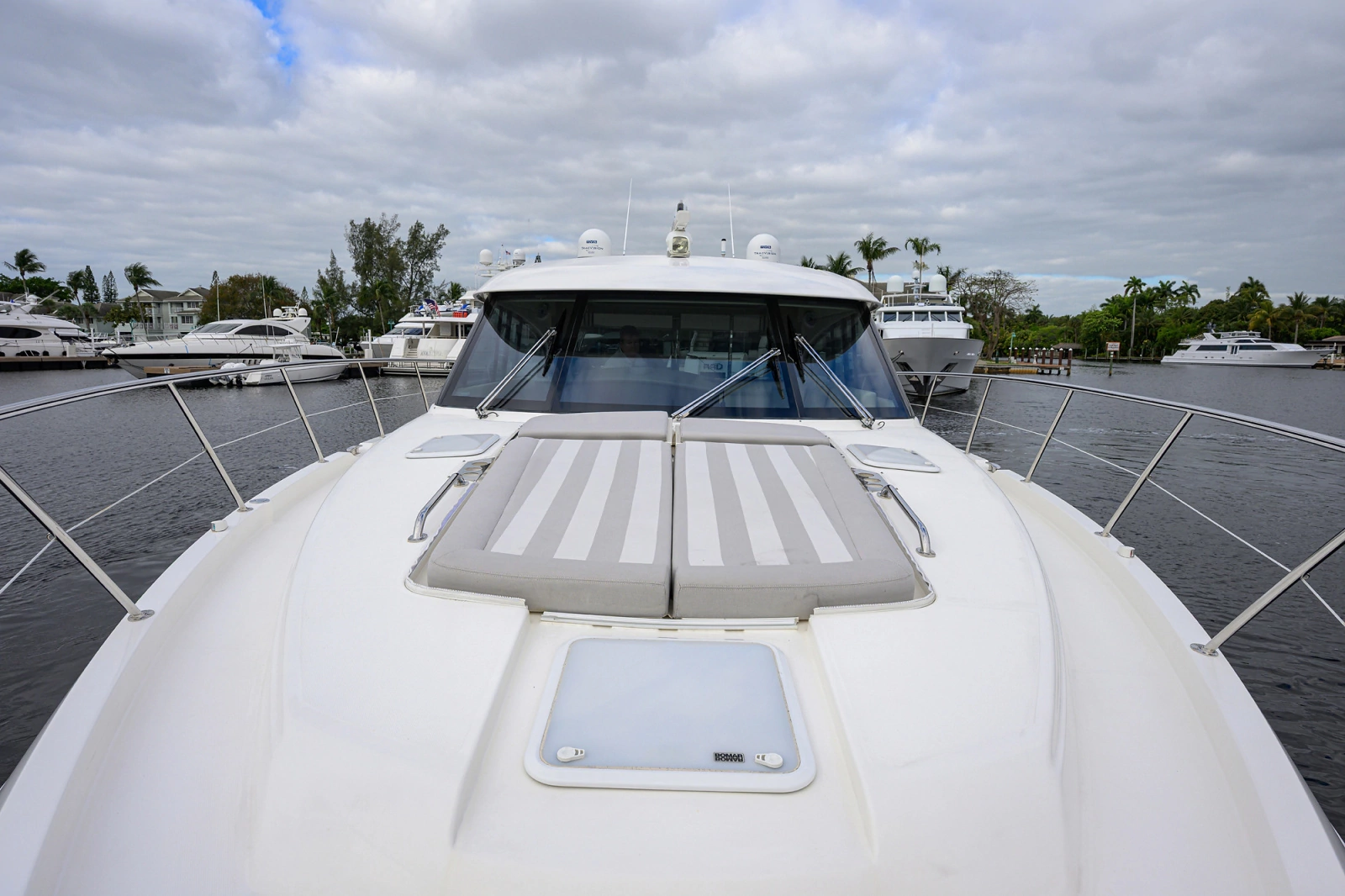 2019 Riviera 5400 Sport Yacht