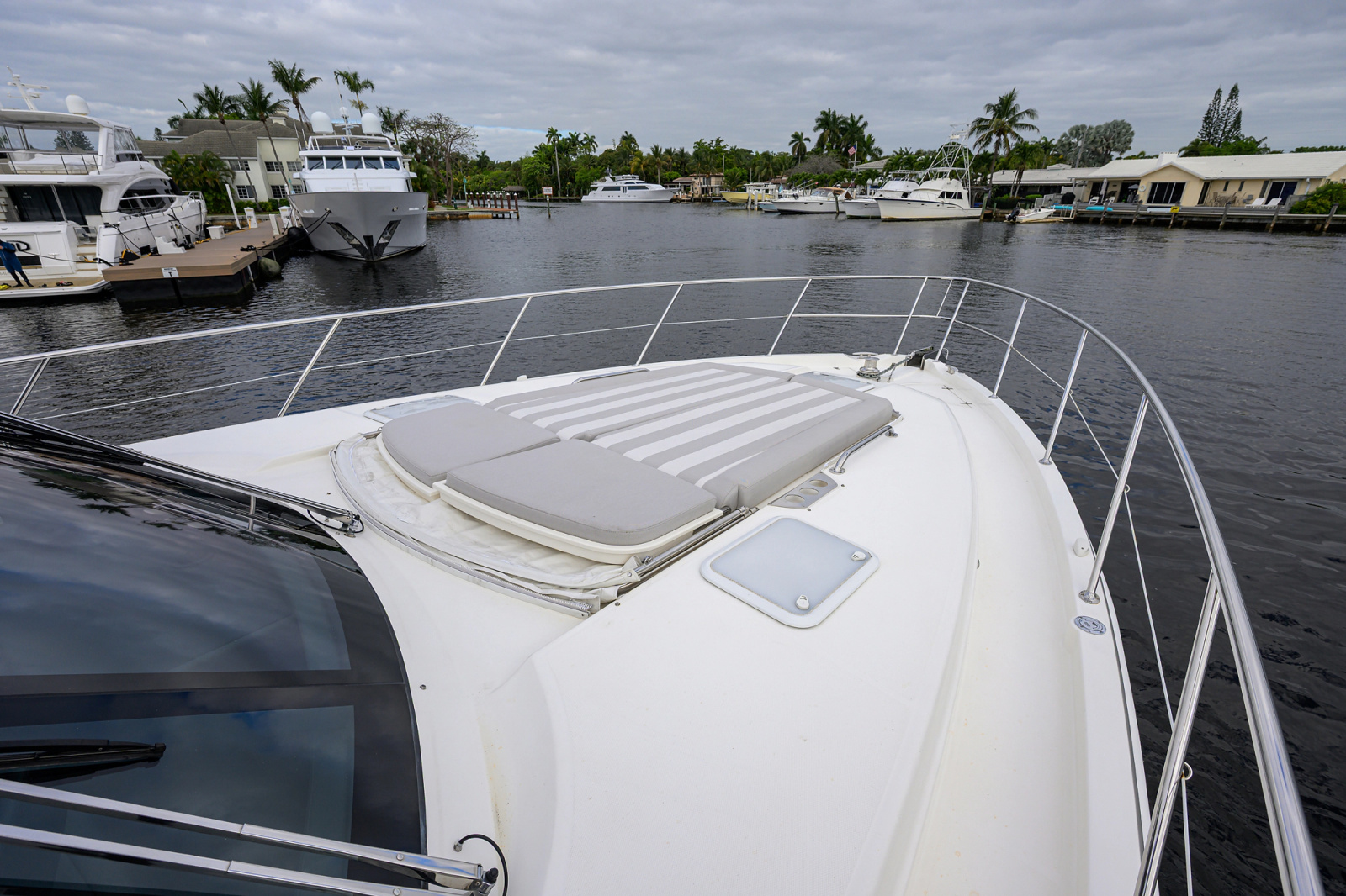 2019 Riviera 5400 Sport Yacht