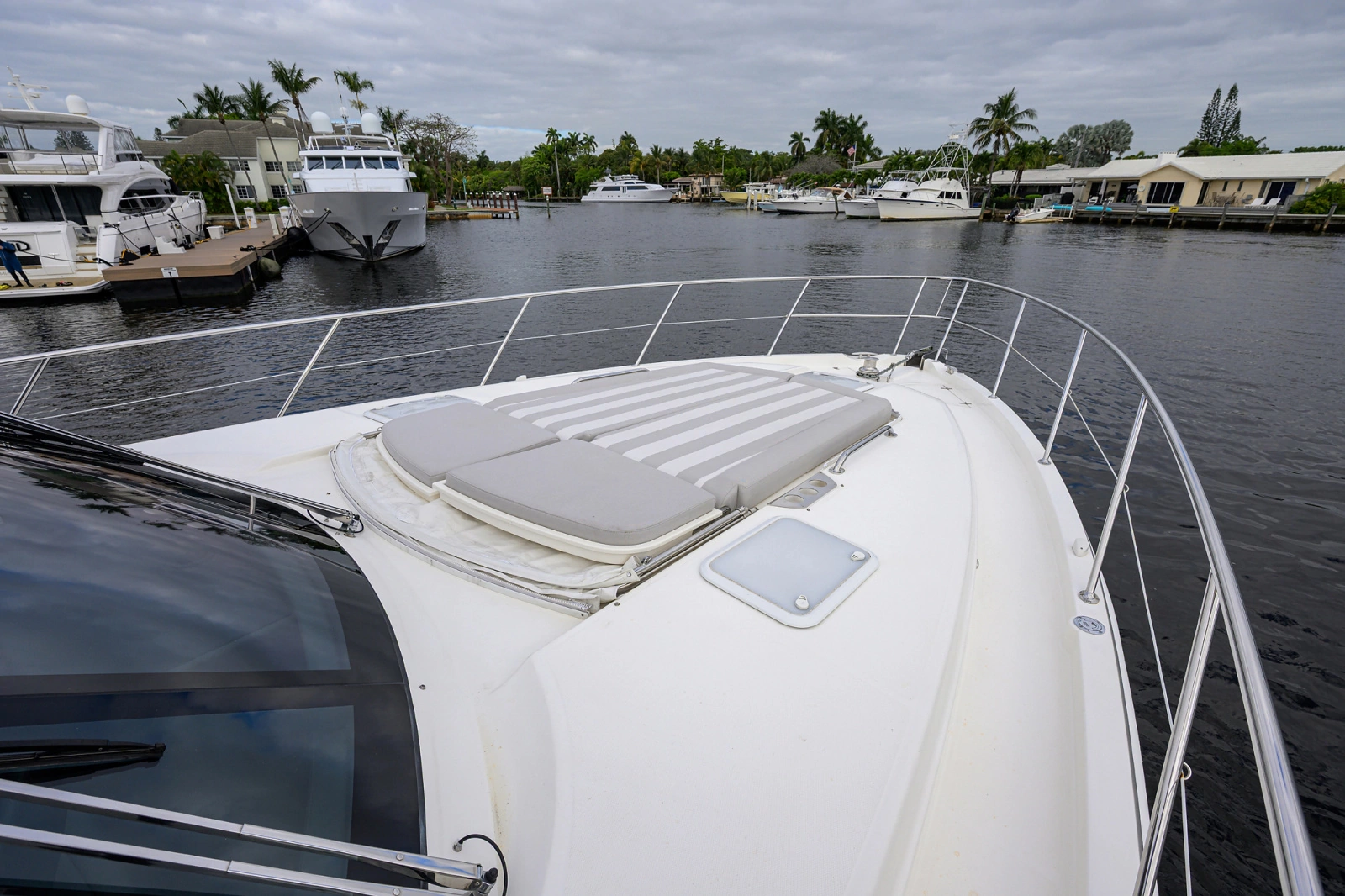 2019 Riviera 5400 Sport Yacht