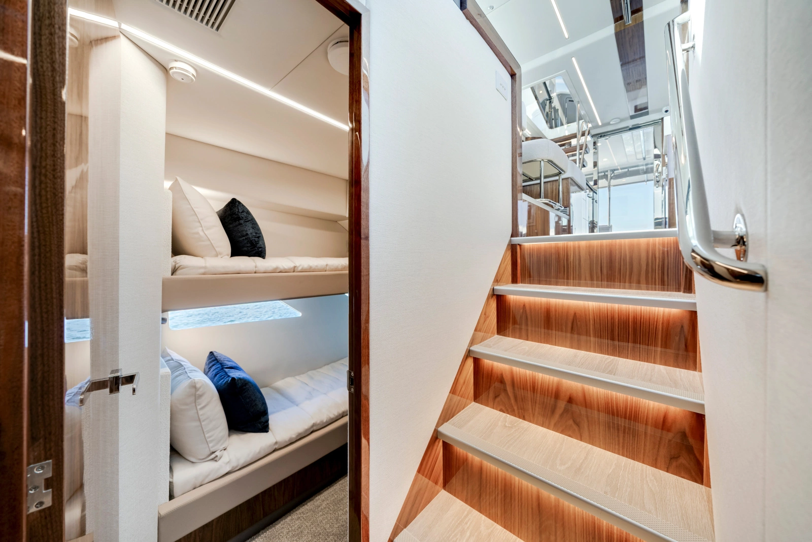 50 SPORTS MOTOR YACHT 50ft Riviera Yacht For Sale