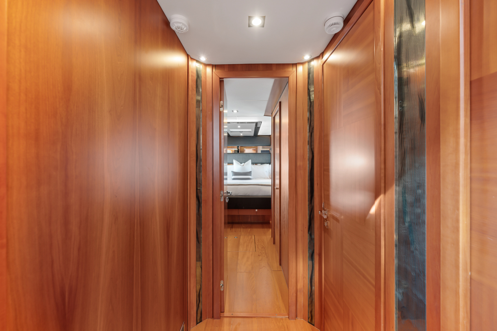 2010 Sunseeker Predator 84