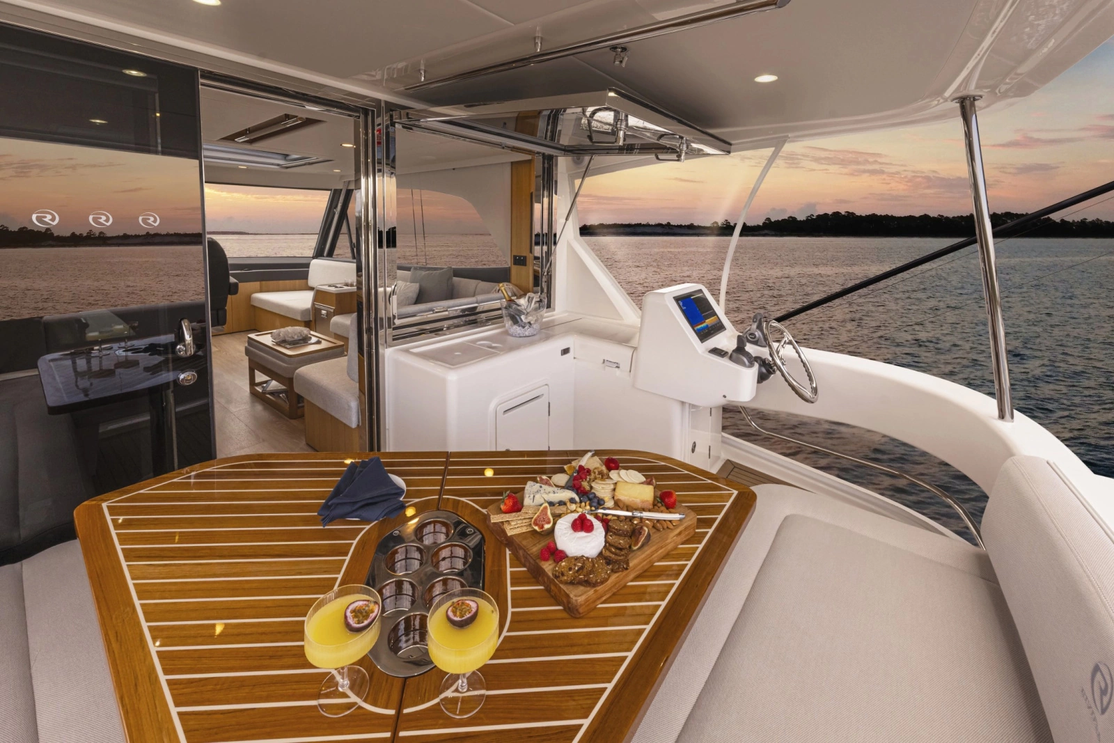 58 Sports Motor Yacht 58ft Riviera Yacht For Sale