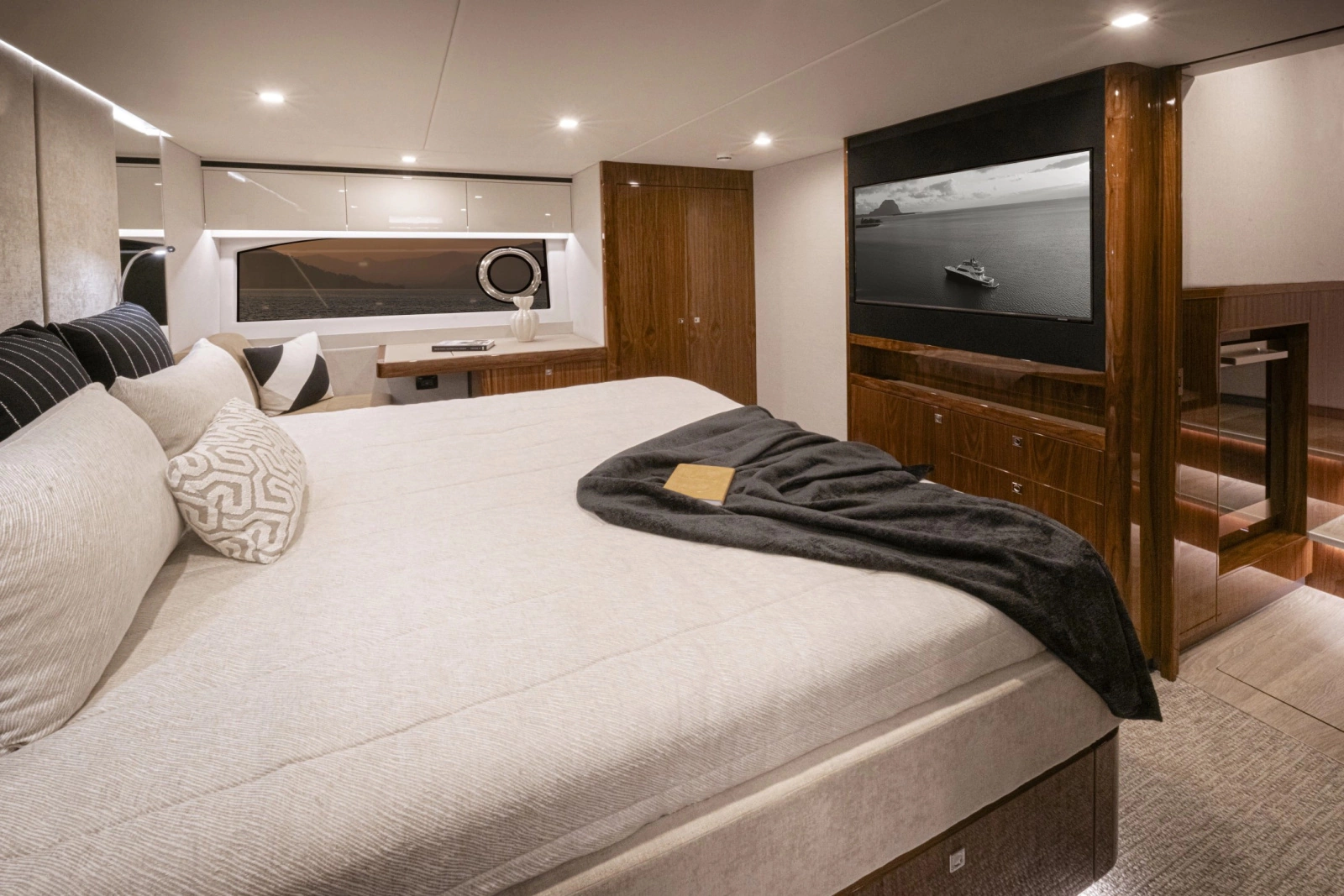 68 Sports Motor Yacht 68ft Riviera Yacht For Sale