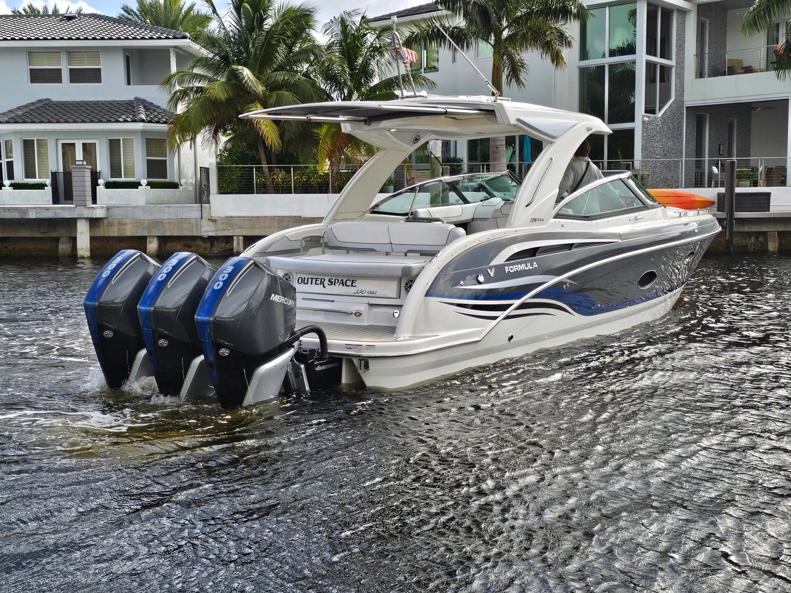 2023 Formula 350 Crossover Bowrider