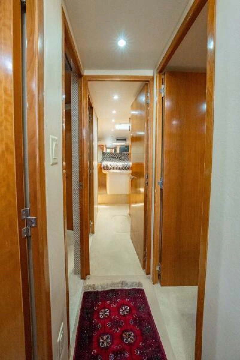 2001 Hatteras Convertible 50