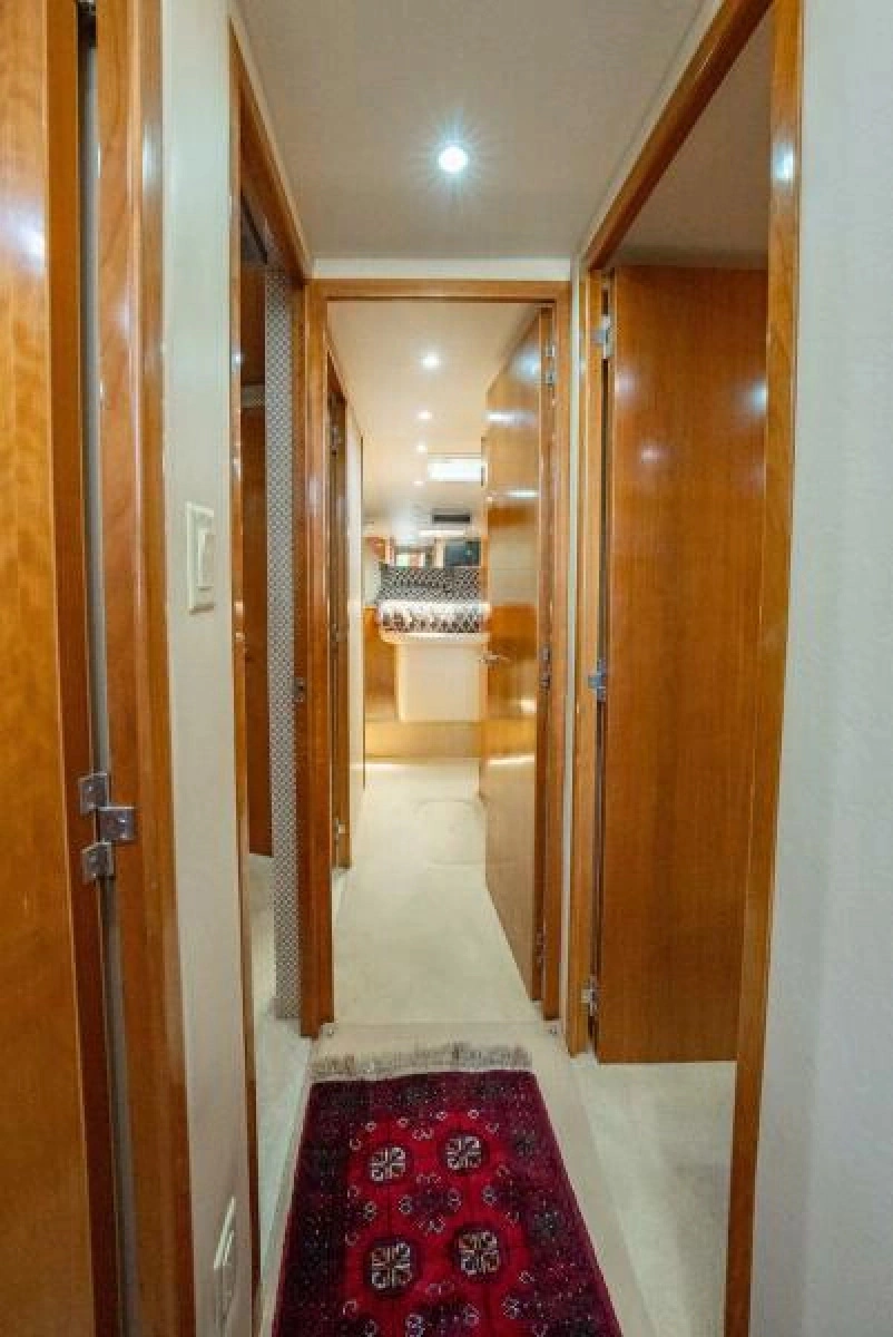 2001 Hatteras Convertible 50
