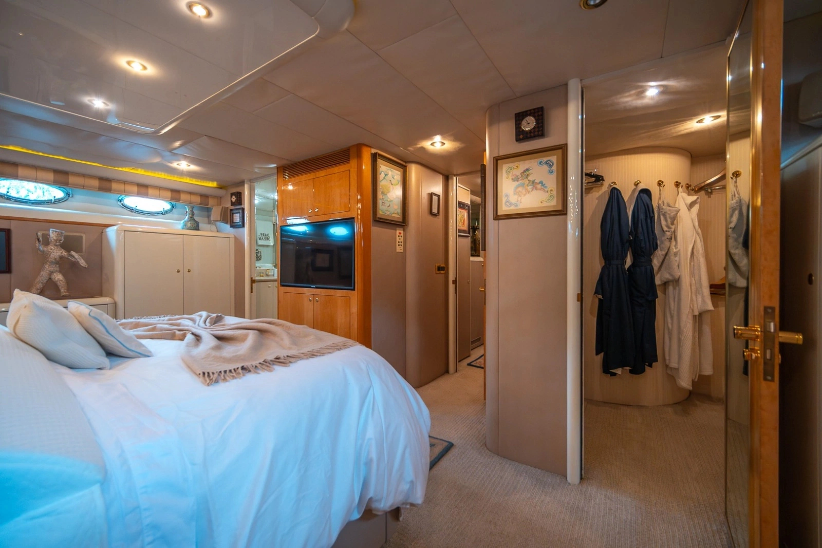 2000 Lazzara Yachts Skylounge