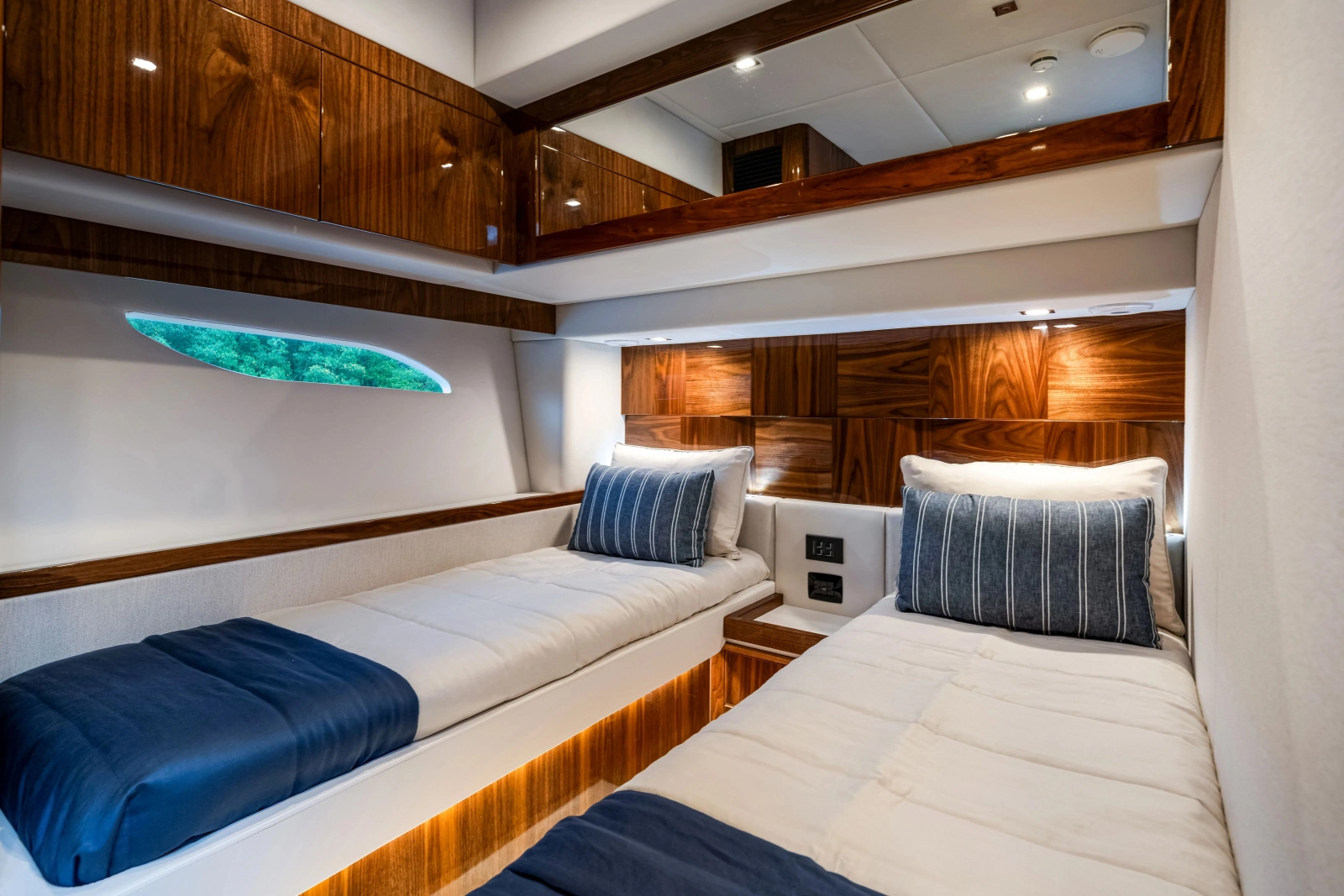 6000 SPORT YACHT 60ft Riviera Yacht For Sale