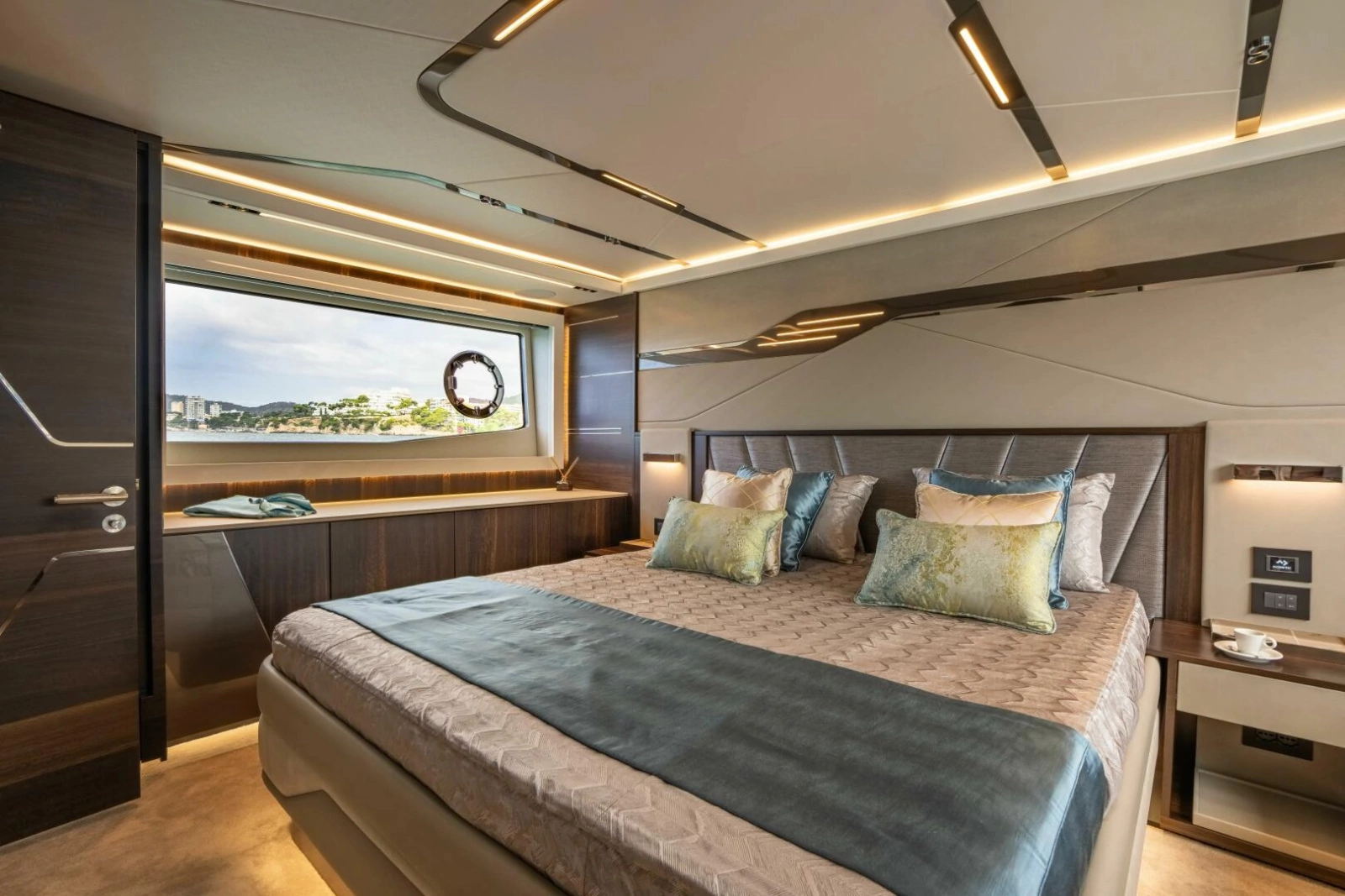 65 SPORT YACHT 65ft Sunseeker Yacht For Sale