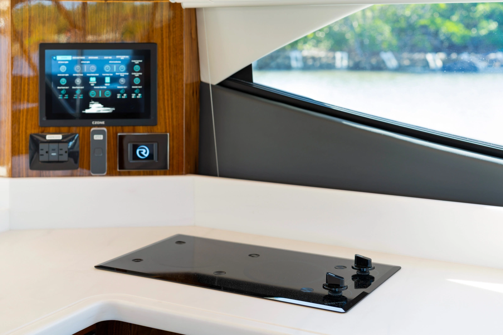 50 SPORTS MOTOR YACHT 50ft Riviera Yacht For Sale