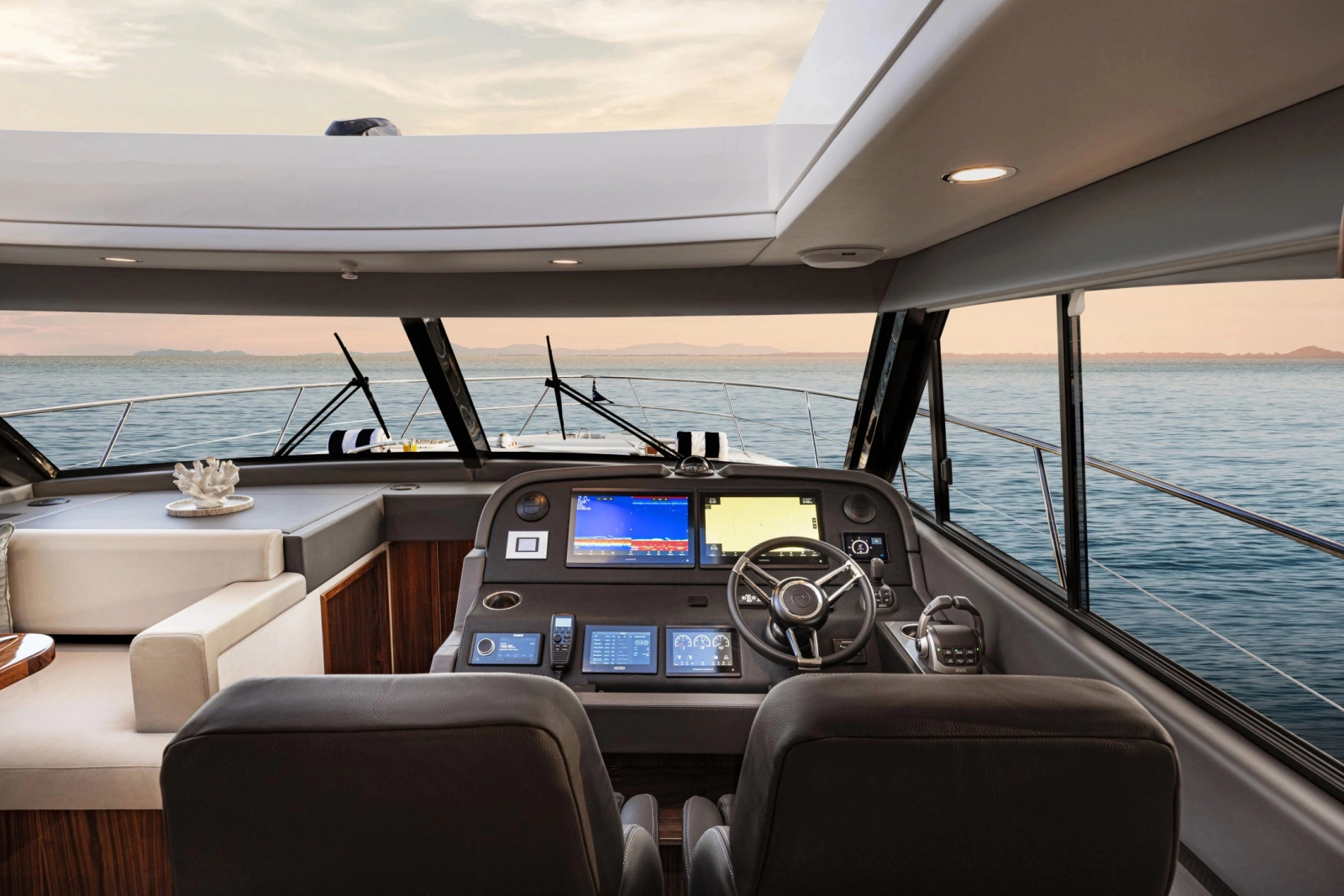 465 SUV 46ft Riviera Yacht For Sale