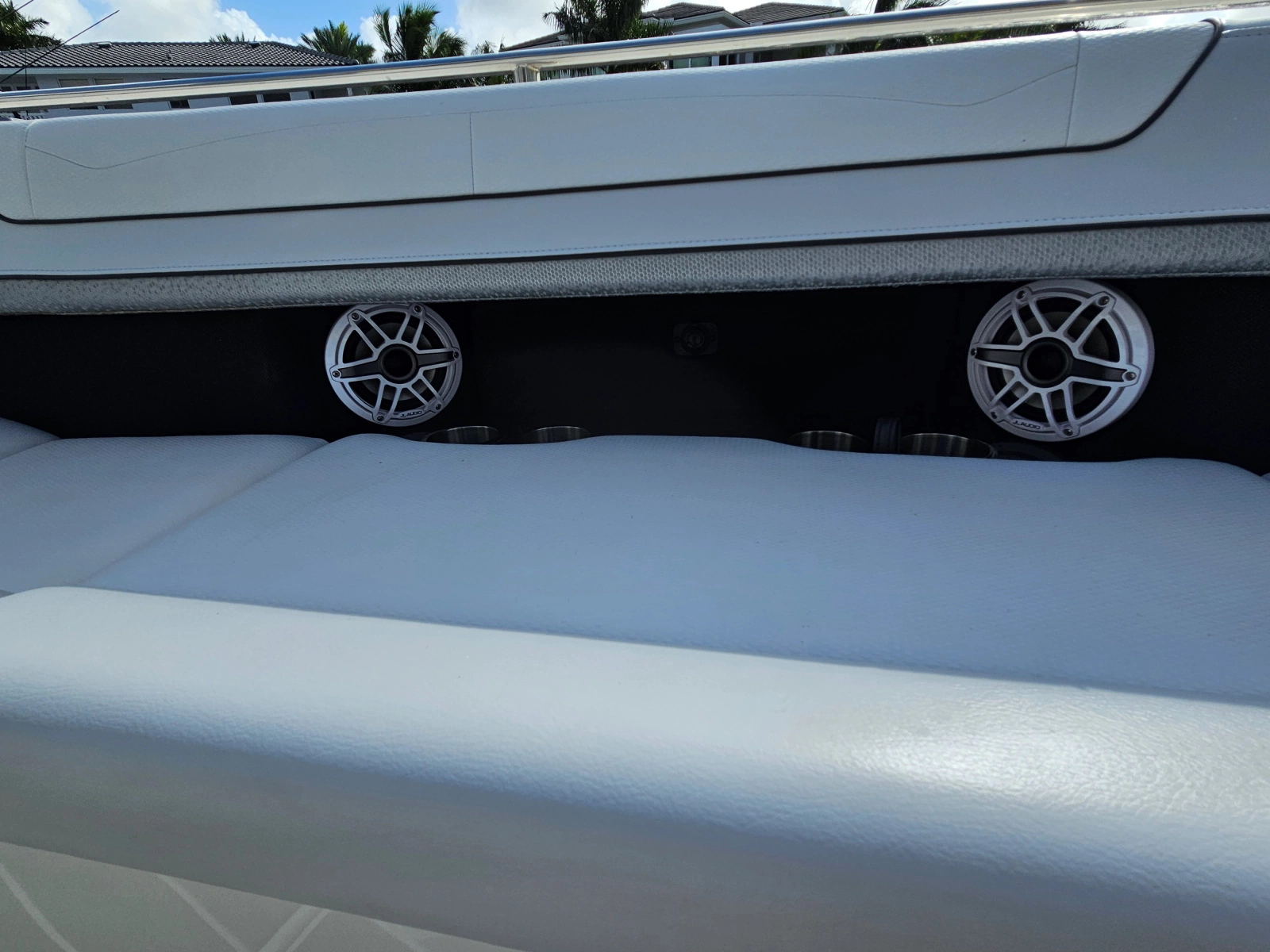 2023 Formula 350 Crossover Bowrider