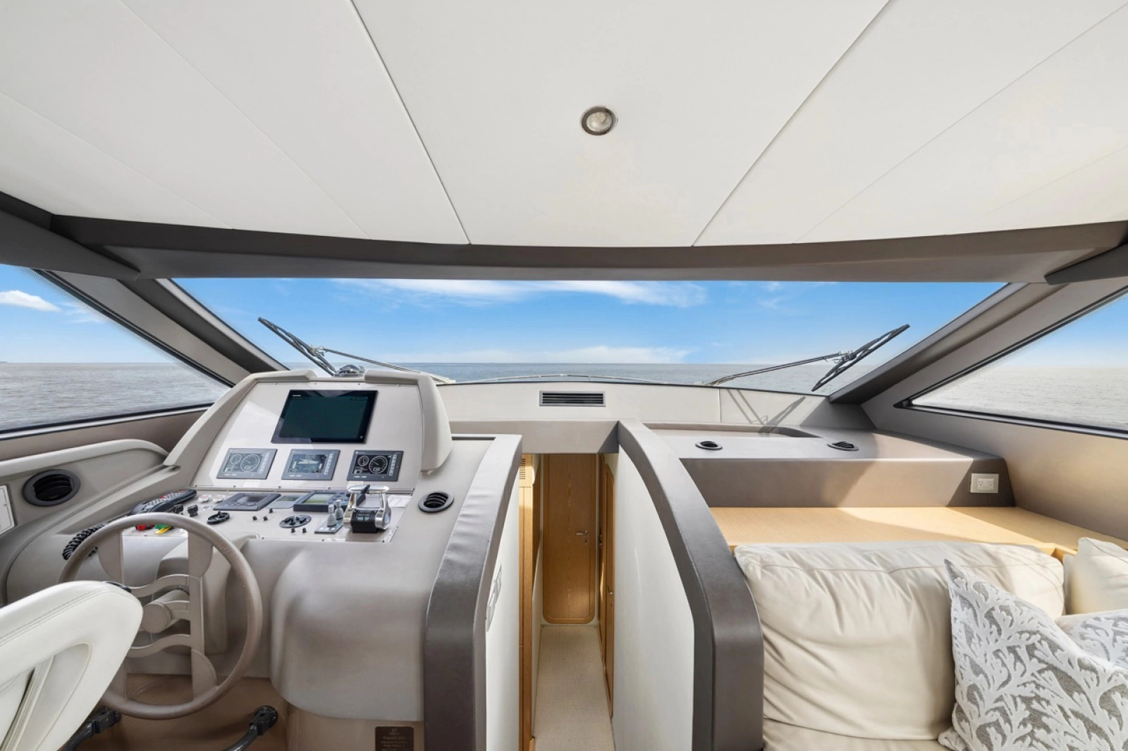 2013 Ferretti Yachts 620 Fly