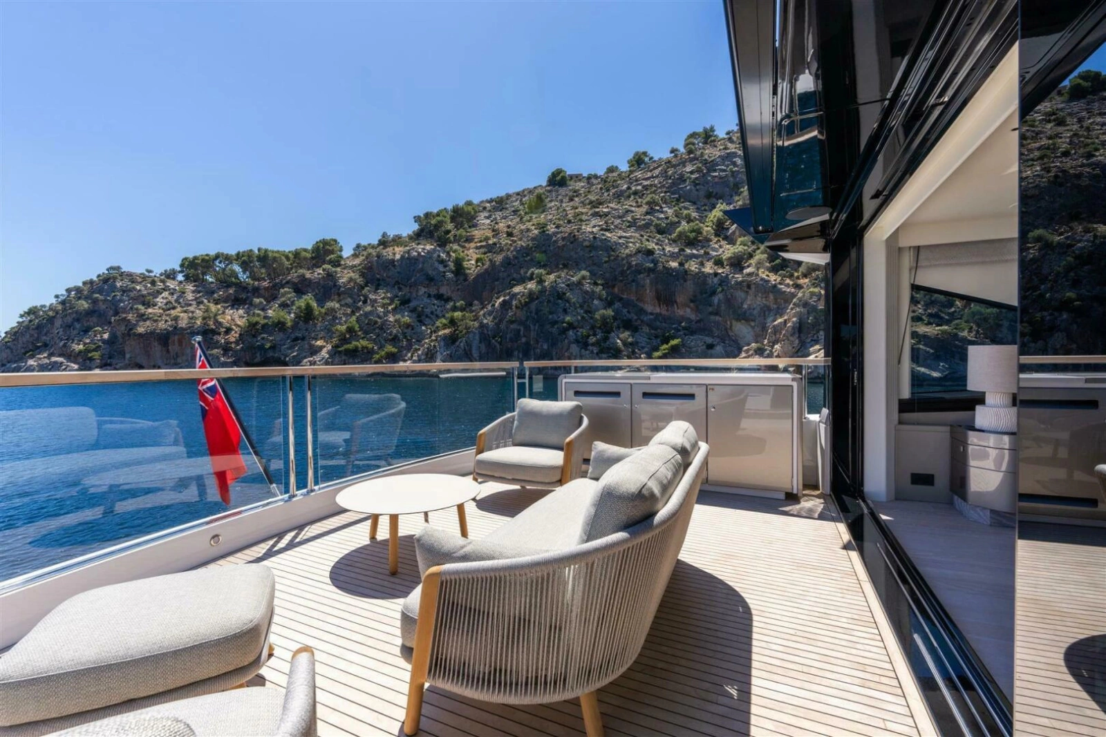 90 OCEAN ENCLOSED 90ft Sunseeker Yacht For Sale