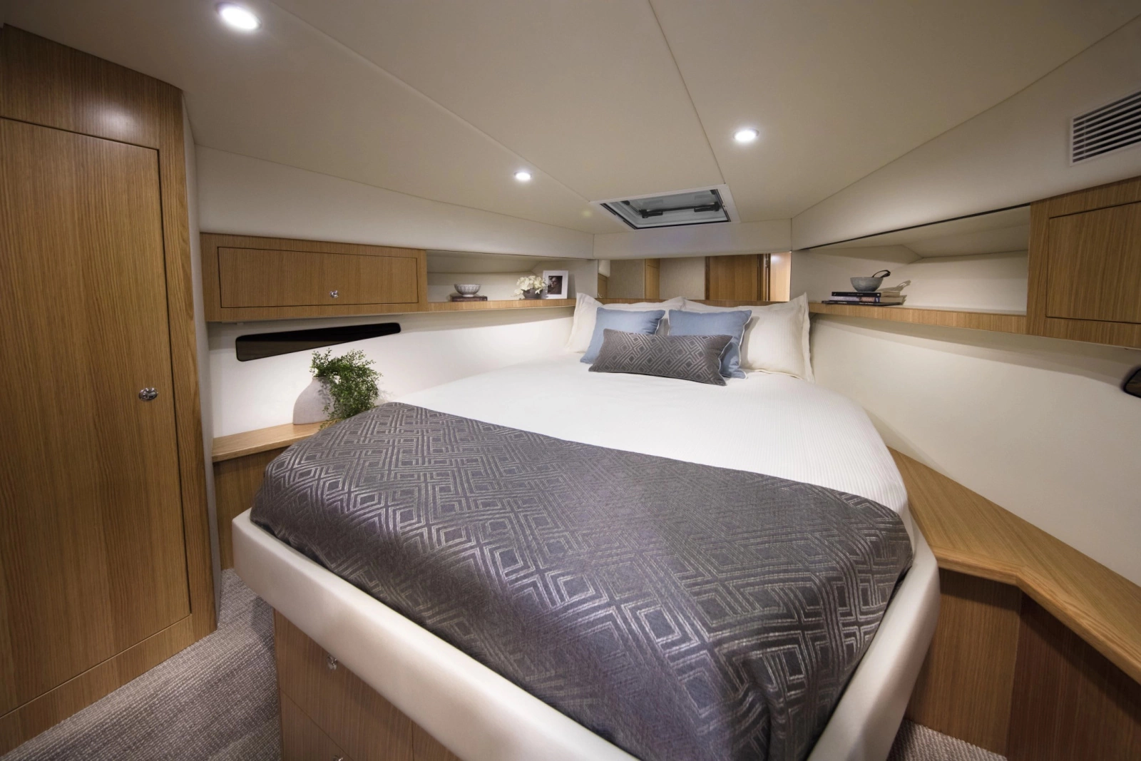 395 SUV 40ft Riviera Yacht For Sale