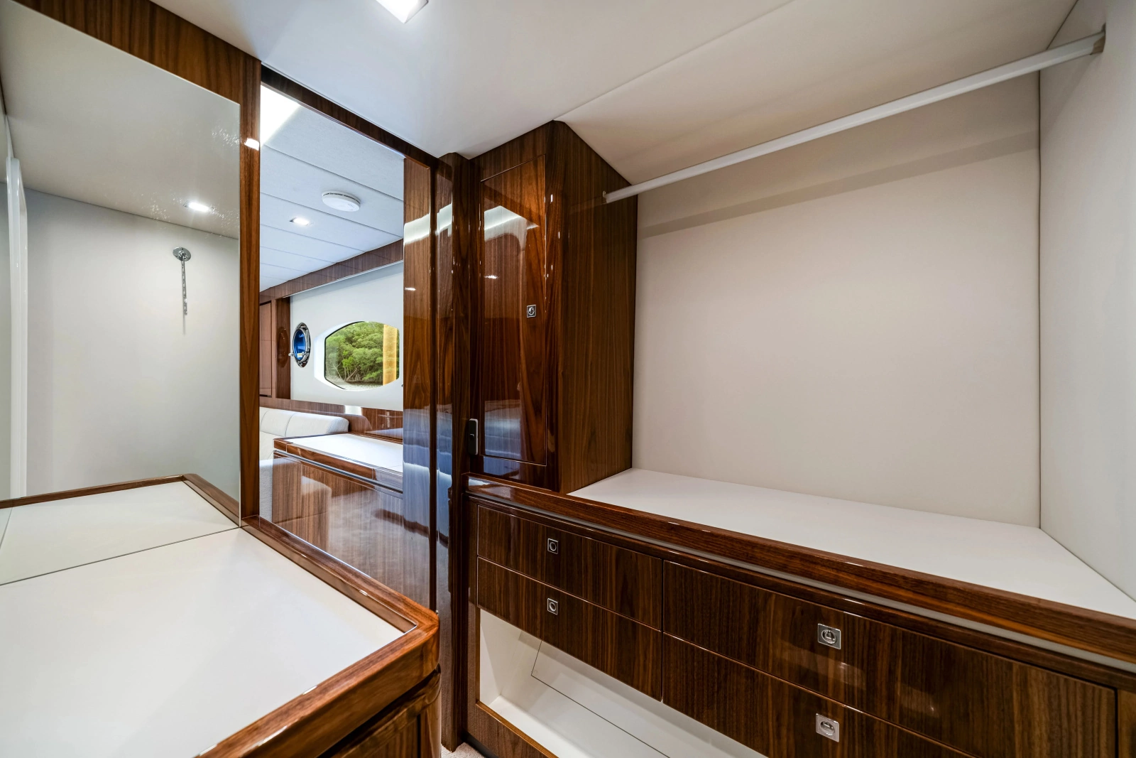 6000 SPORT YACHT 60ft Riviera Yacht For Sale