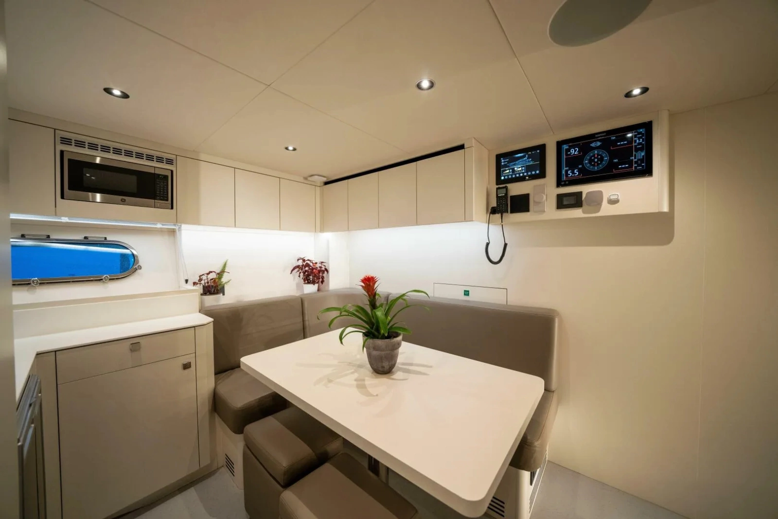 100 YACHT 100ft Sunseeker Yacht For Sale