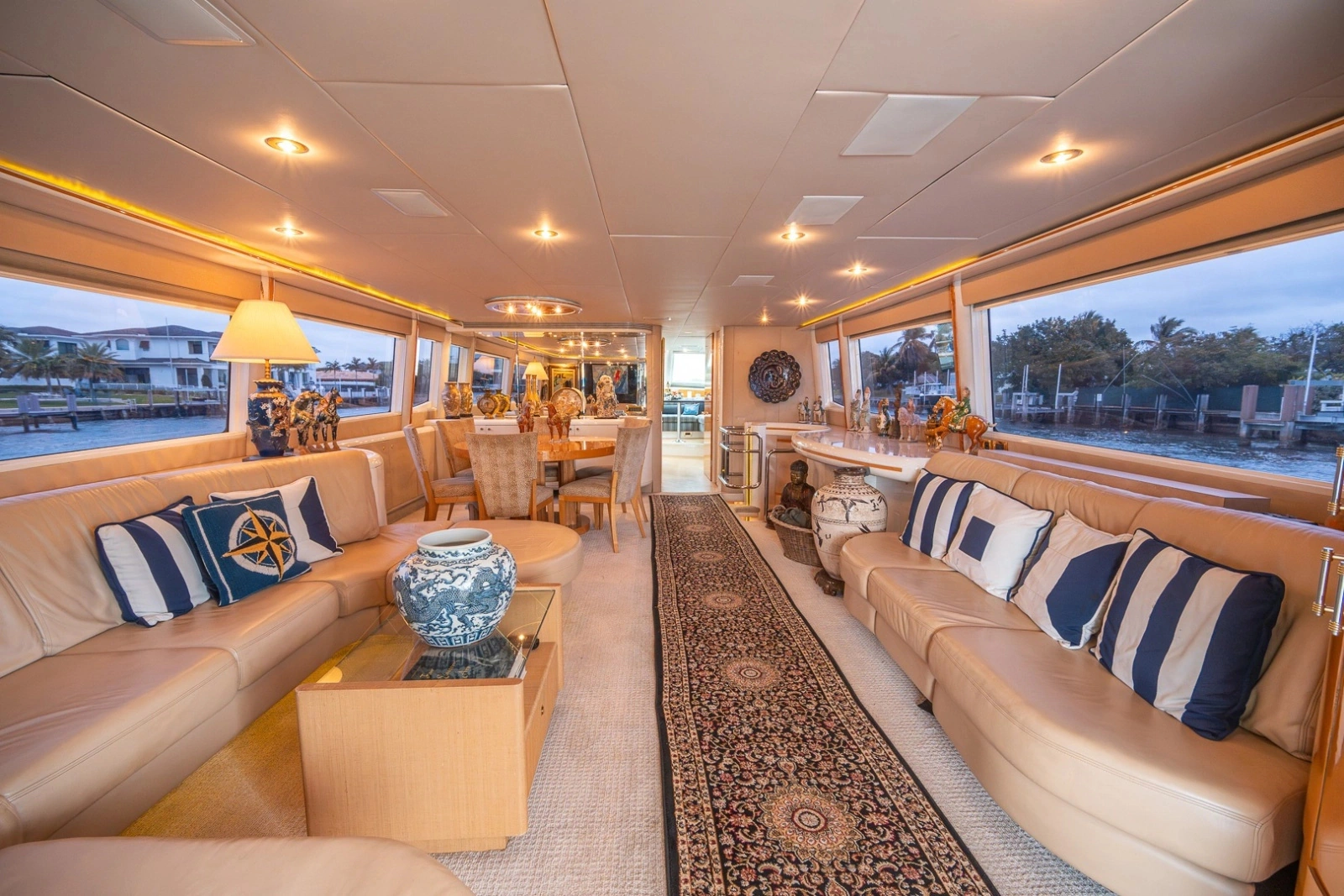 2000 Lazzara Yachts Skylounge