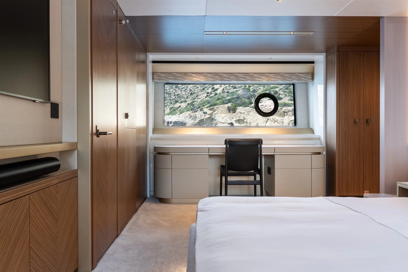 82 OCEAN ENCLOSED 82ft Sunseeker Yacht For Sale