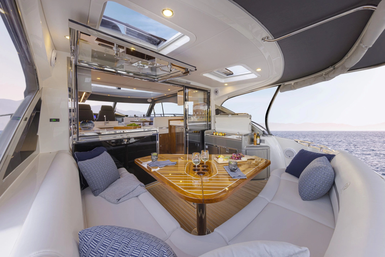 64 Sports Motor Yacht 64ft Riviera Yacht For Sale