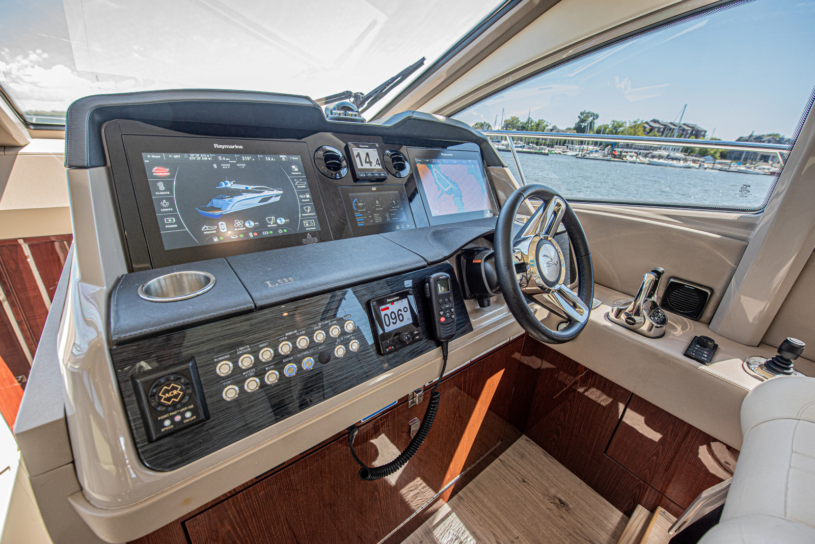 2018 Sea Ray L550