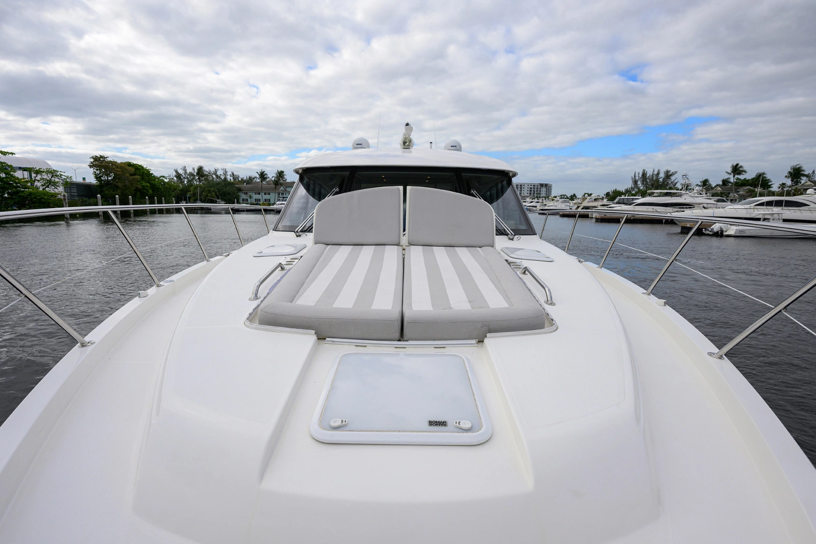 2019 Riviera 5400 Sport Yacht