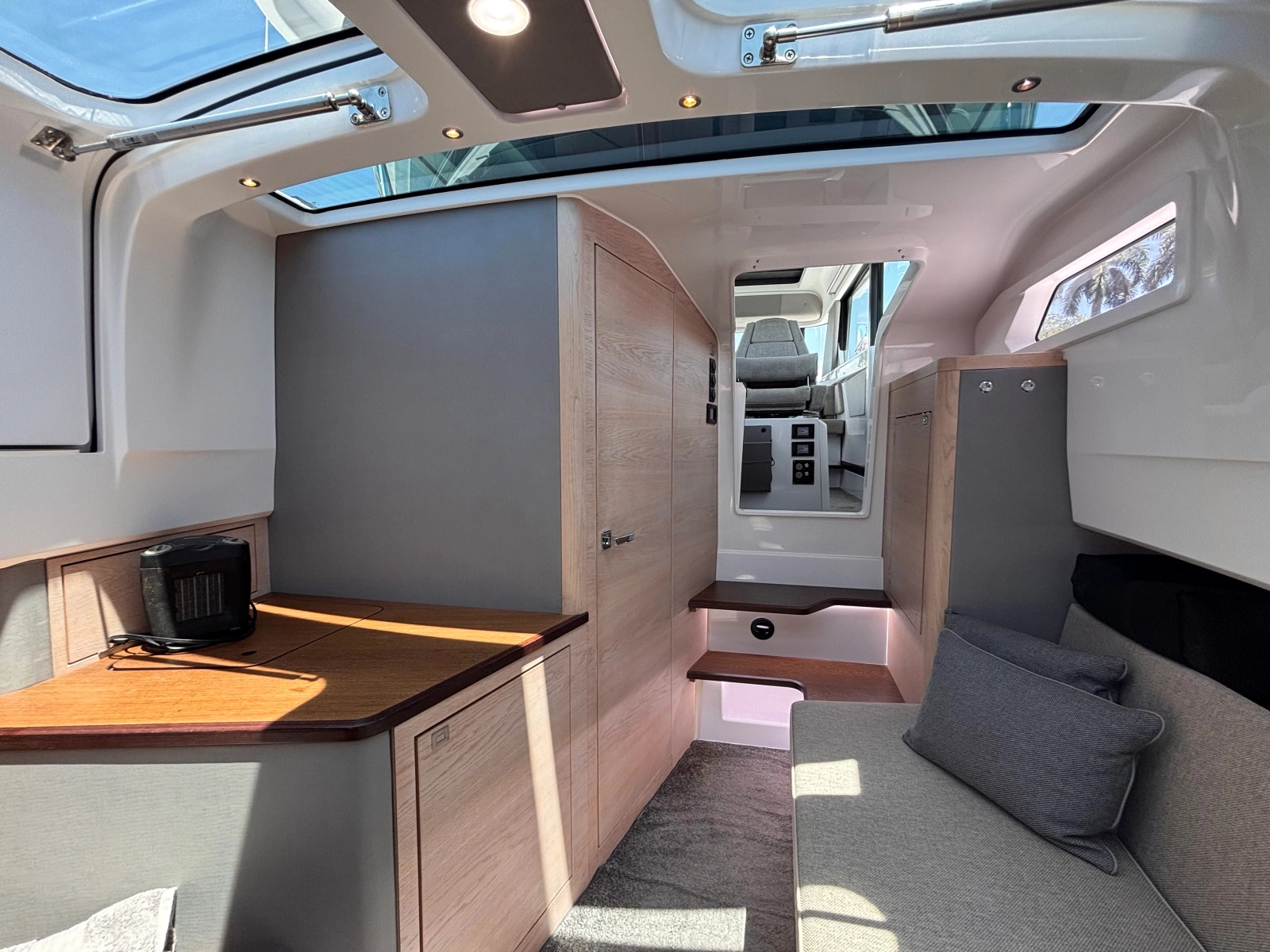 2022 Axopar 45 XC Cross Cabin