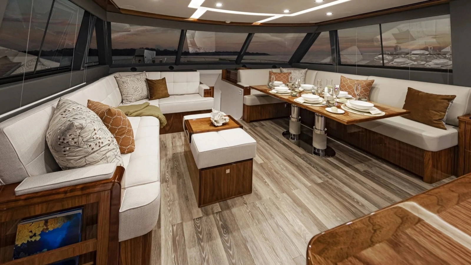 72 SPORTS MOTOR YACHT 72ft Riviera Yacht For Sale