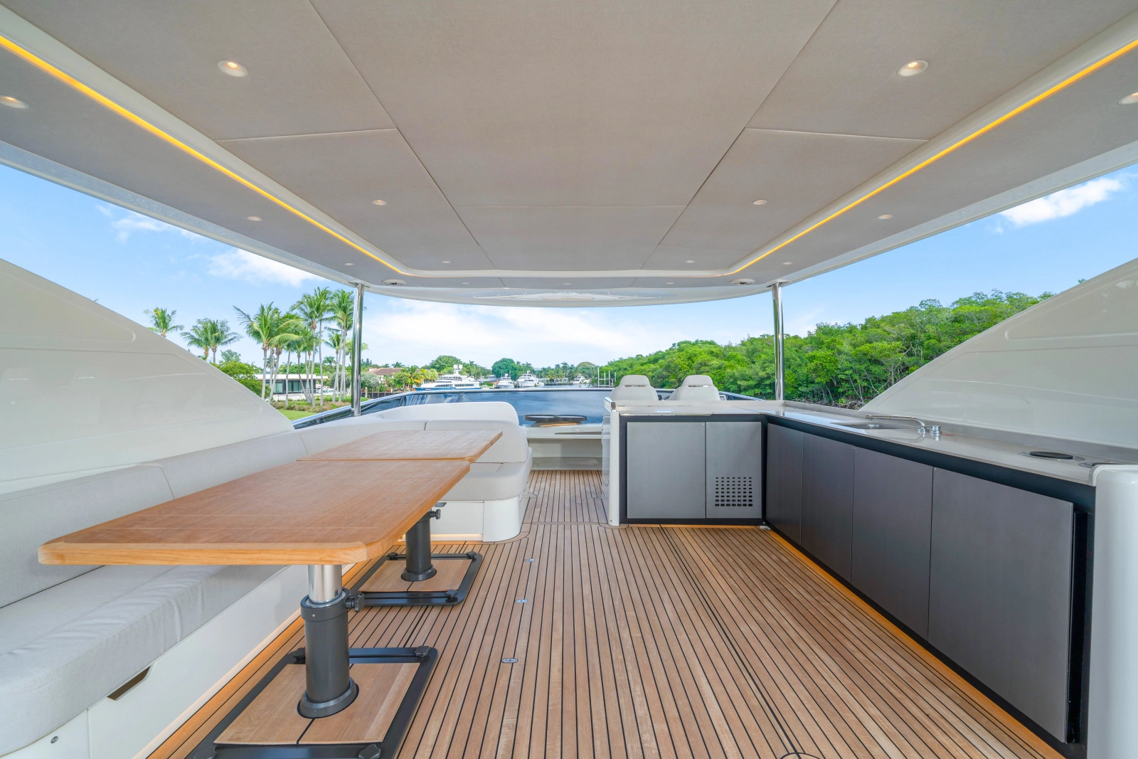 70 FLY 70ft Absolute Yacht For Sale