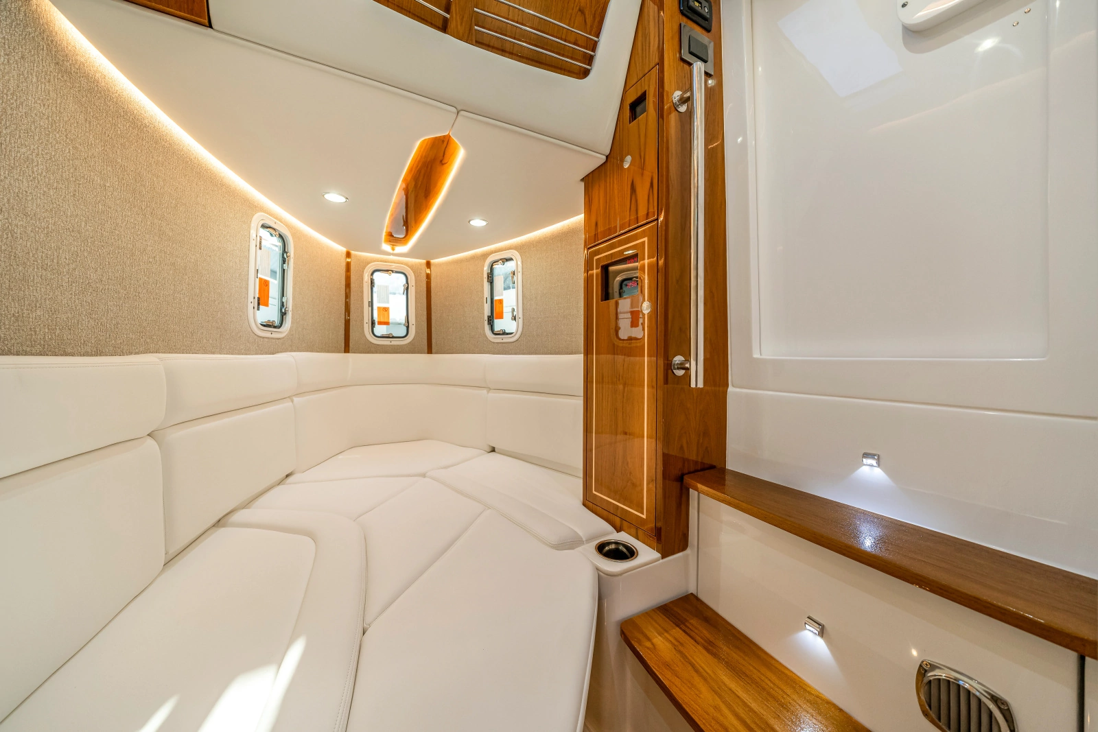 42ft HCB Yacht For Sale