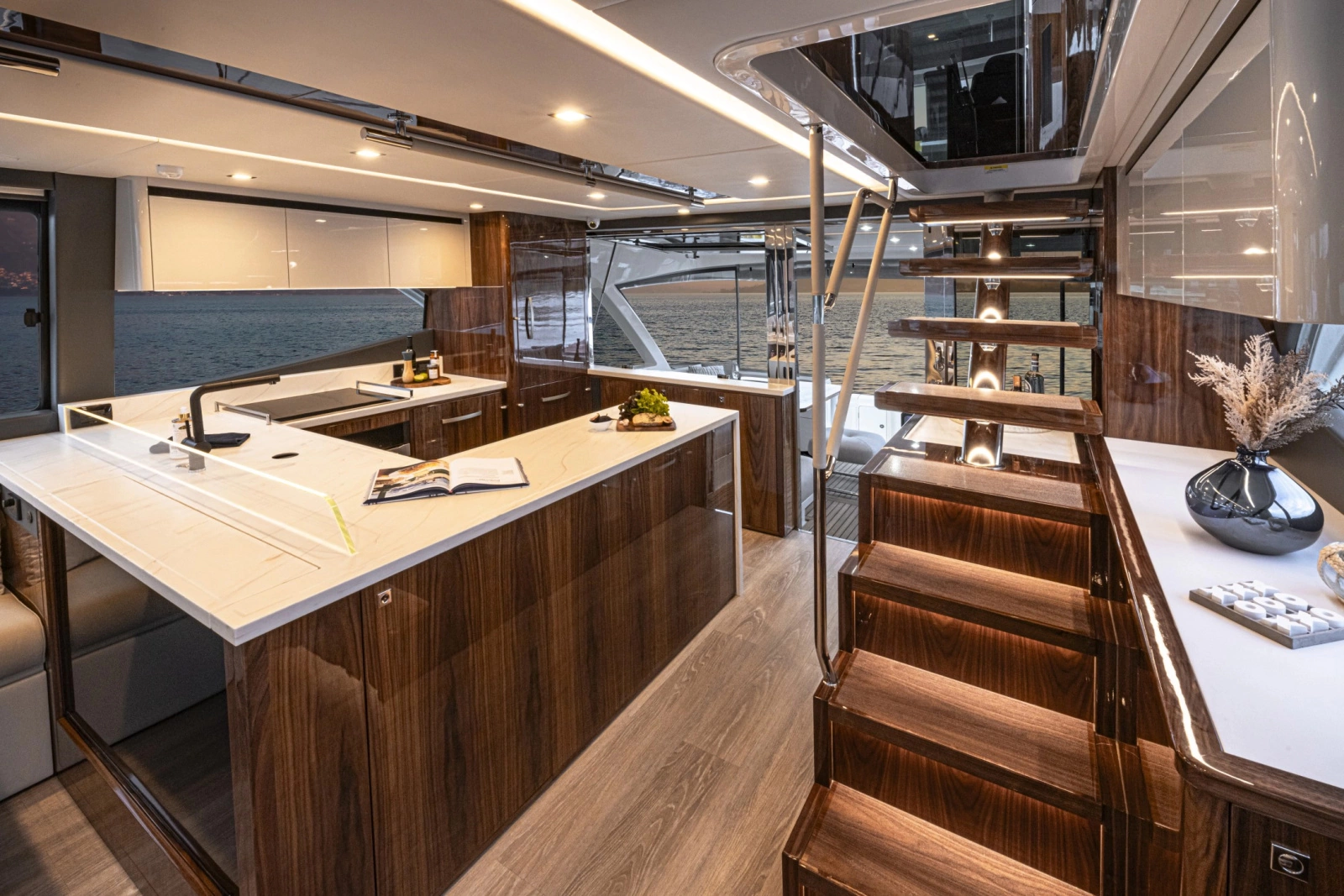 64 Sports Motor Yacht 64ft Riviera Yacht For Sale