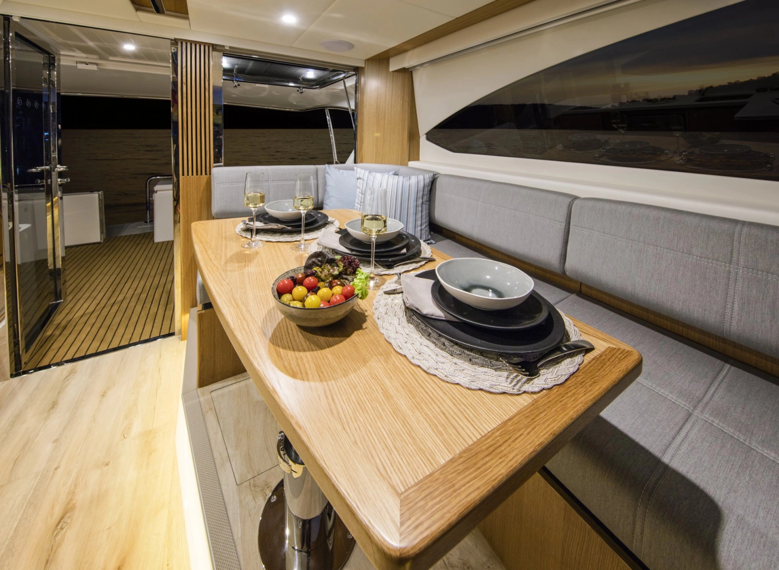 395 SUV 40ft Riviera Yacht For Sale