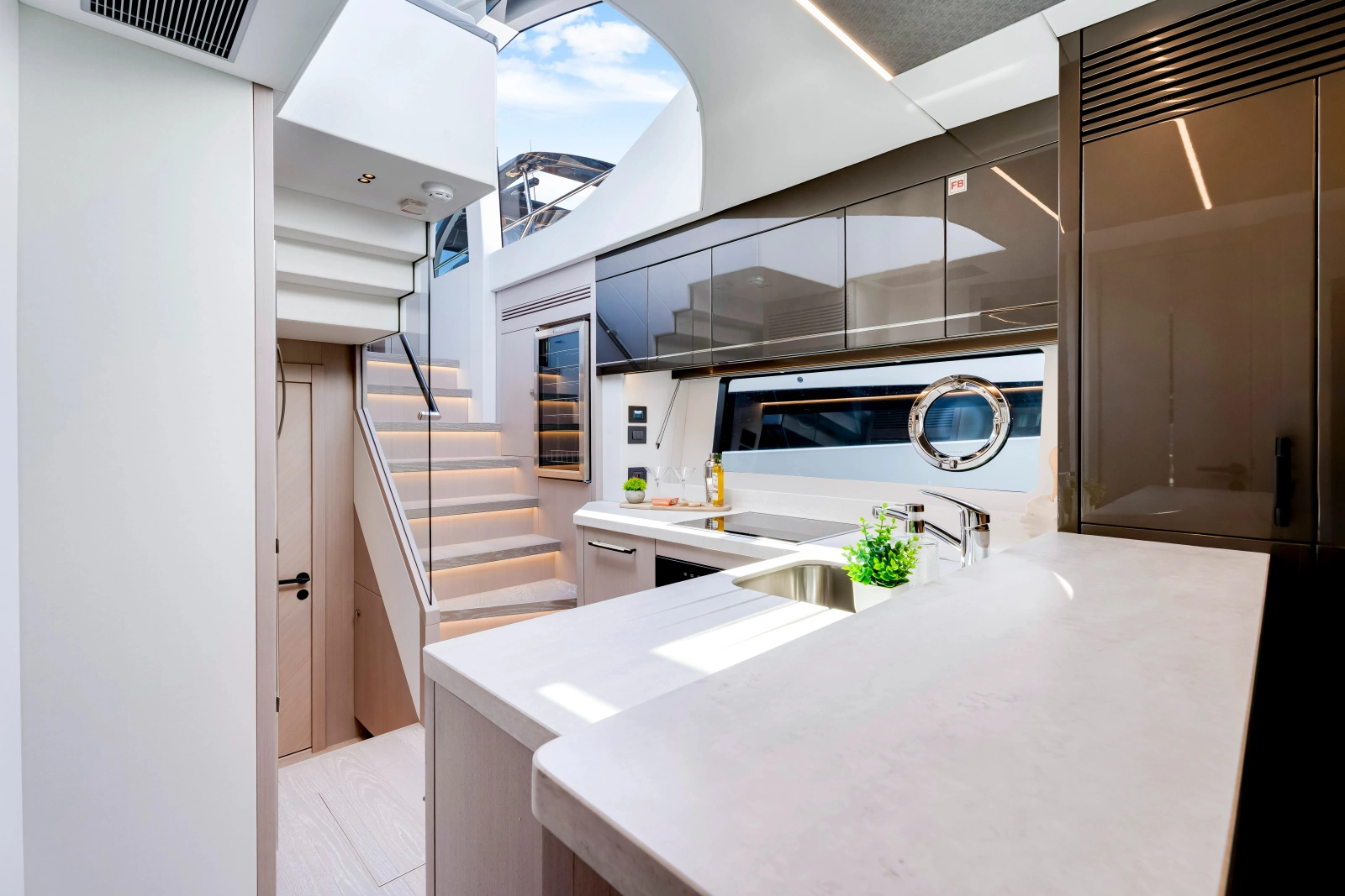 PREDATOR 75 75ft Sunseeker Yacht For Sale